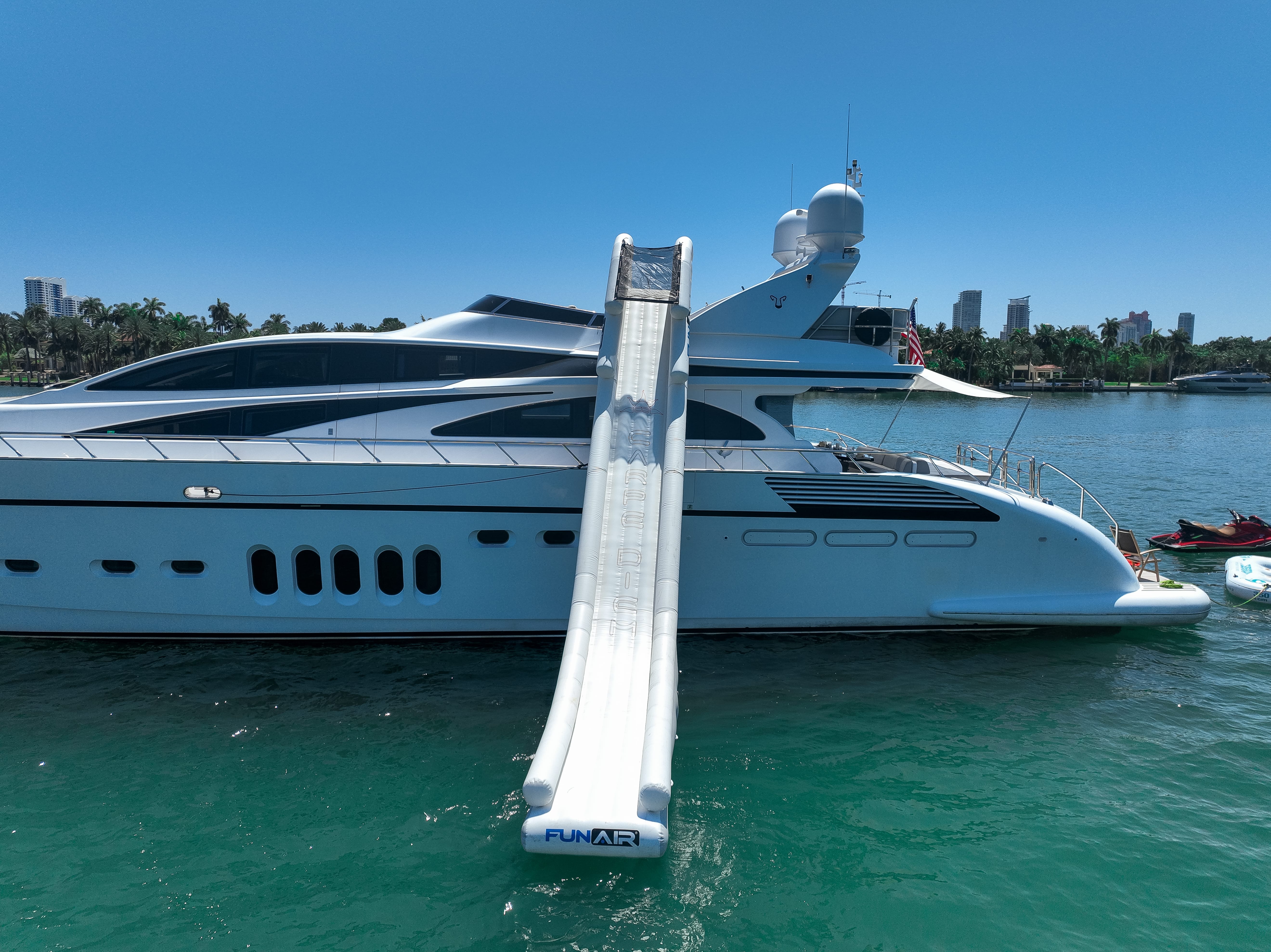 105ft Leopard (2022) yacht rental Miami - flybridge with panoramic views of Miami skyline