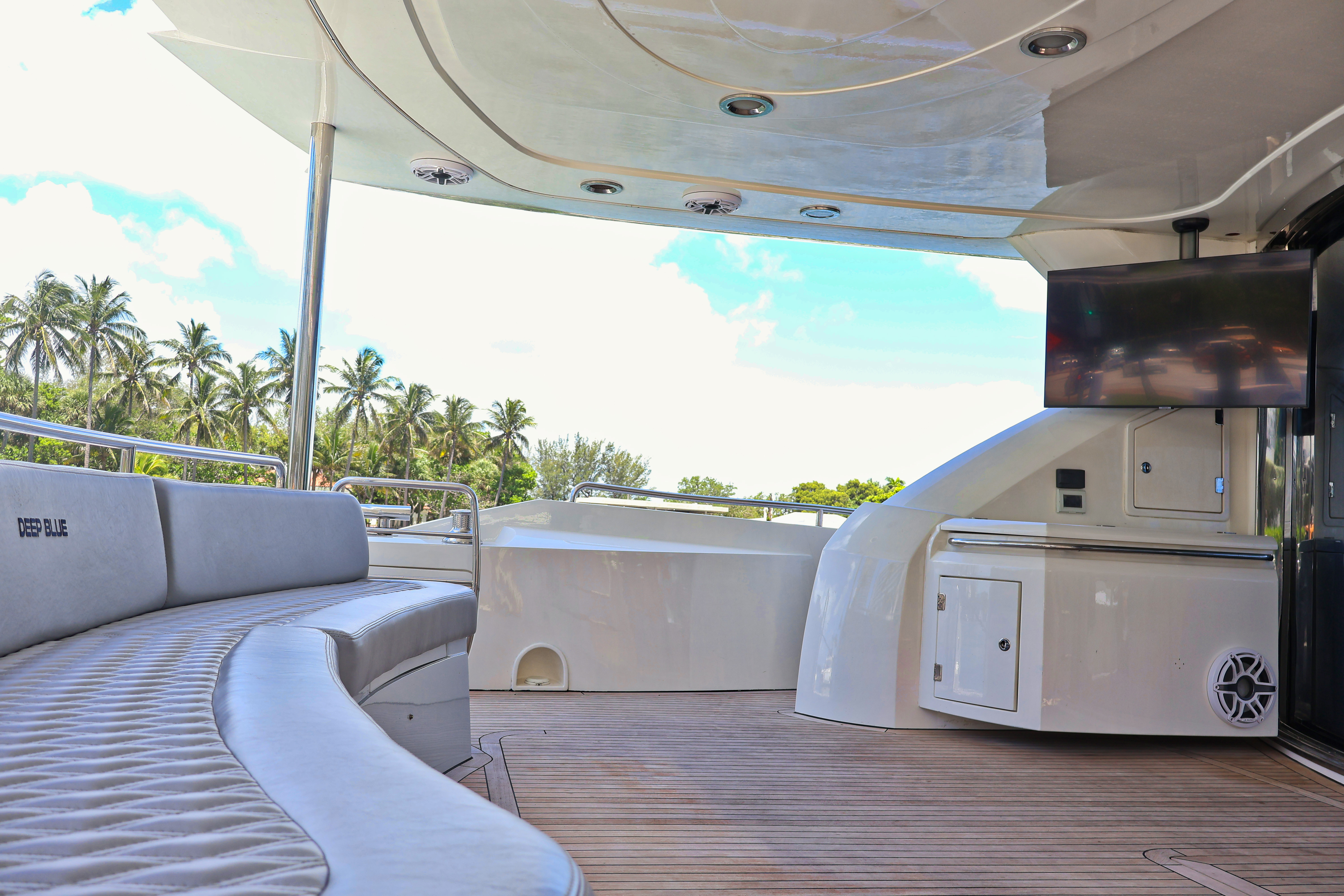 90ft Sunseeker DP yacht rental Miami - stern swim platform with water access for snorkeling