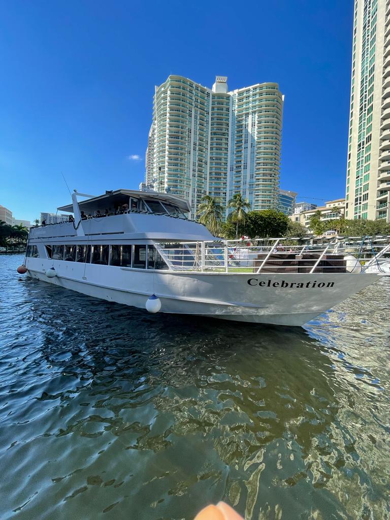 75ft Celeb yacht rental Miami - navigation bridge and helm station