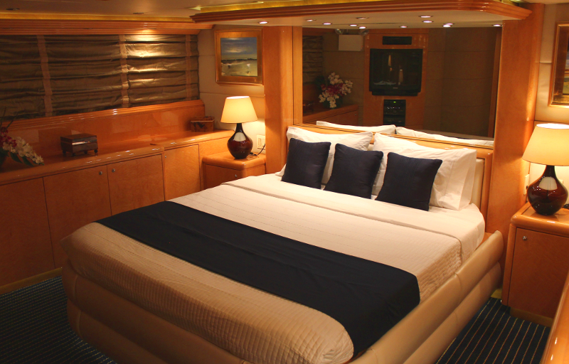 80ft Sol yacht rental Miami - navigation bridge and helm station