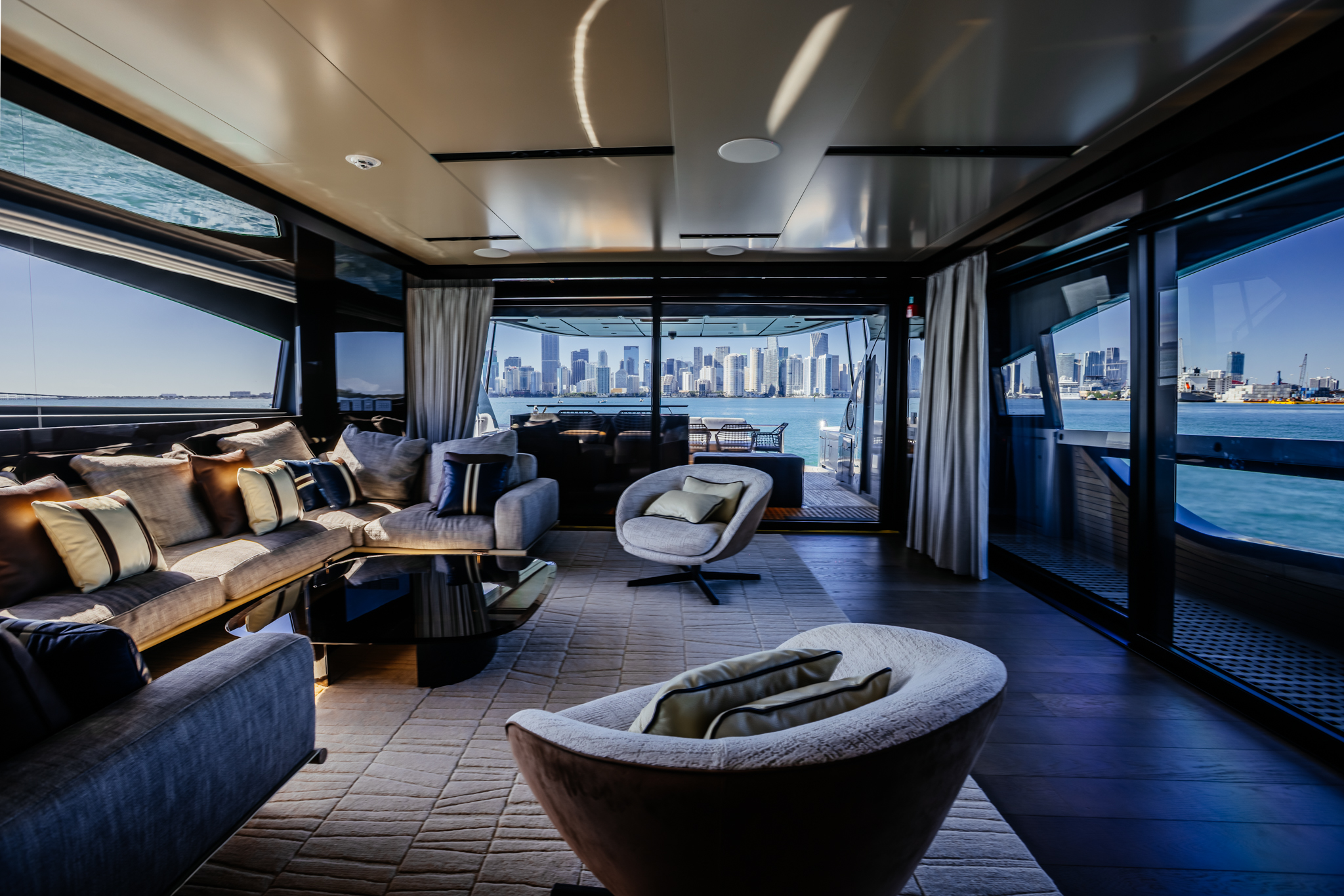 116ft Pershing yacht rental Miami - flybridge with panoramic views of Miami skyline