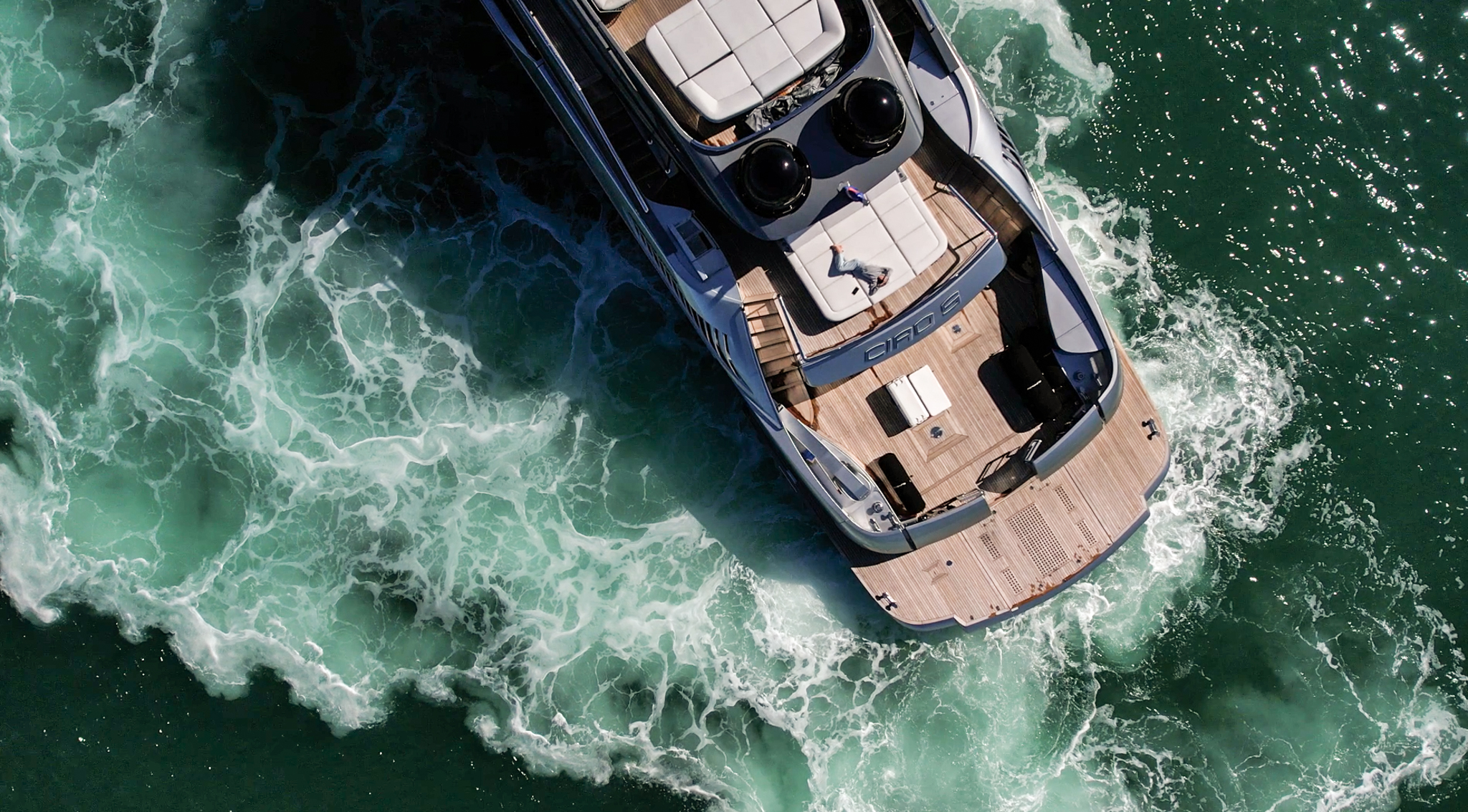 116ft Pershing yacht rental Miami - stern swim platform with water access for snorkeling