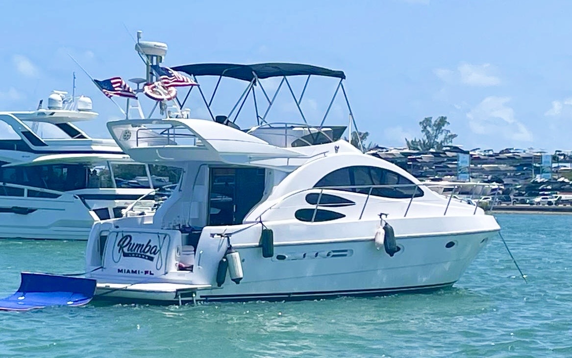 45ft Azimut D yacht rental Miami - navigation bridge and helm station