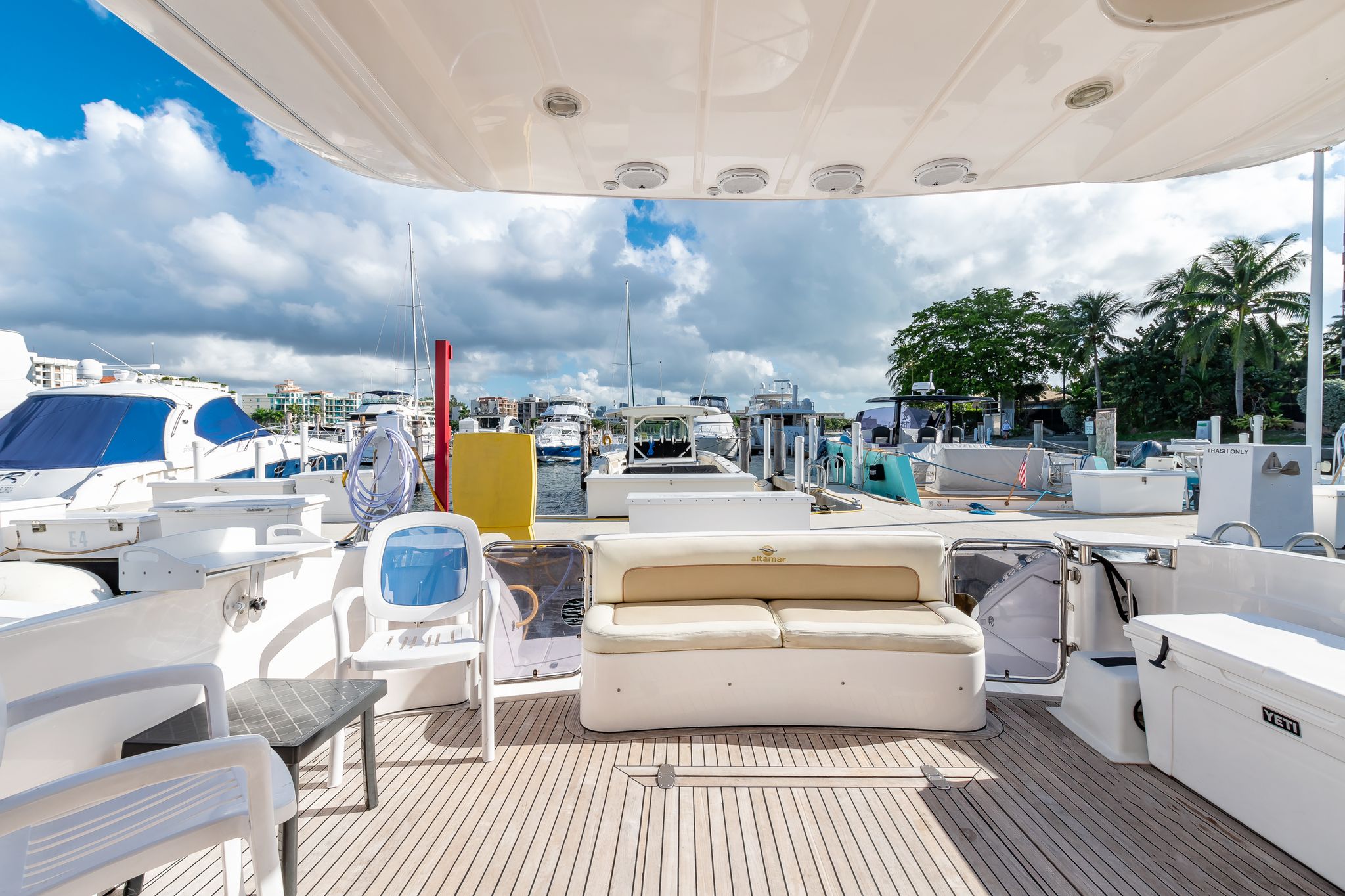 57ft Azimut R yacht rental Miami - navigation bridge and helm station