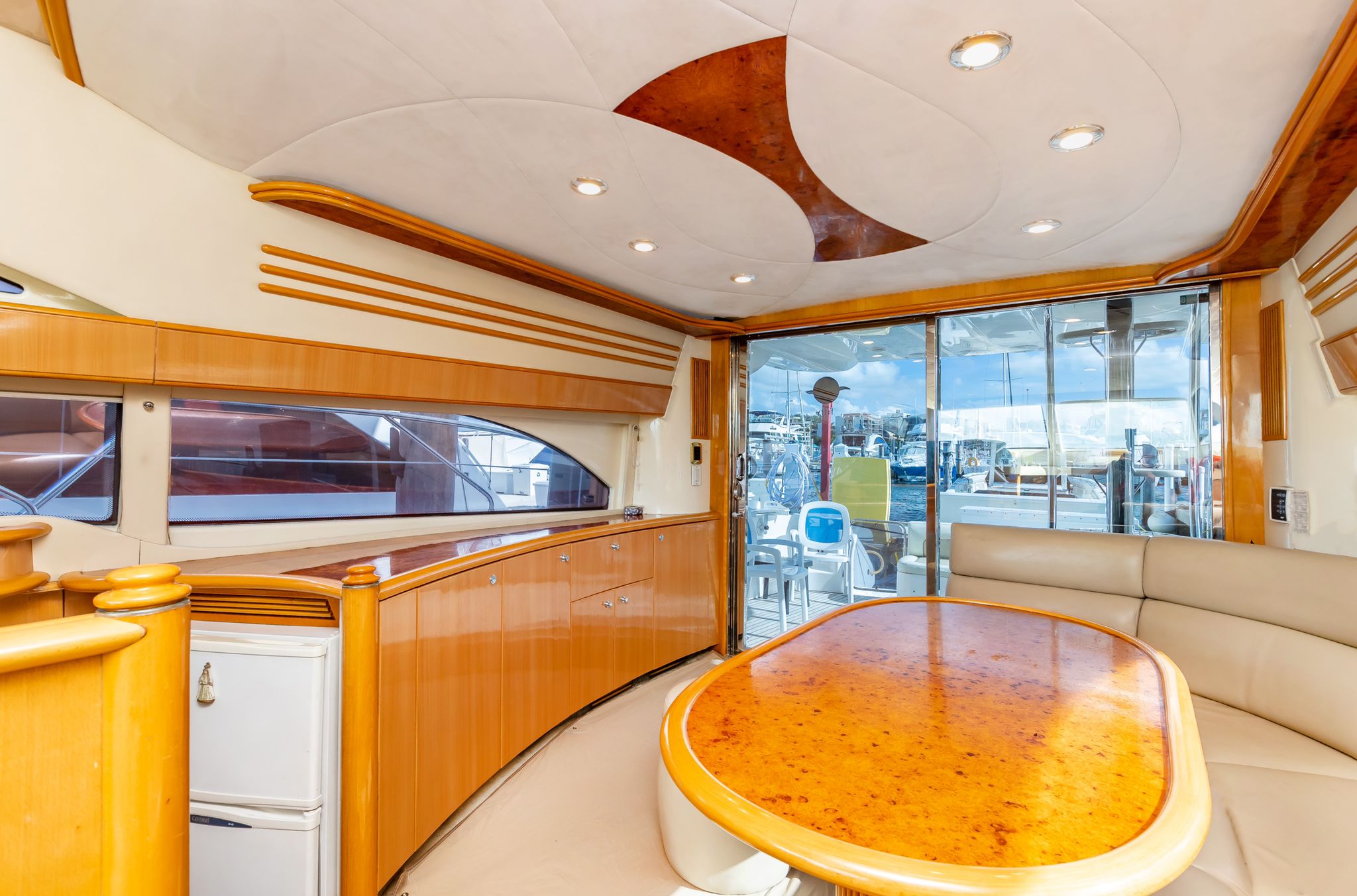 57ft Azimut R yacht rental Miami - stern swim platform with water access for snorkeling