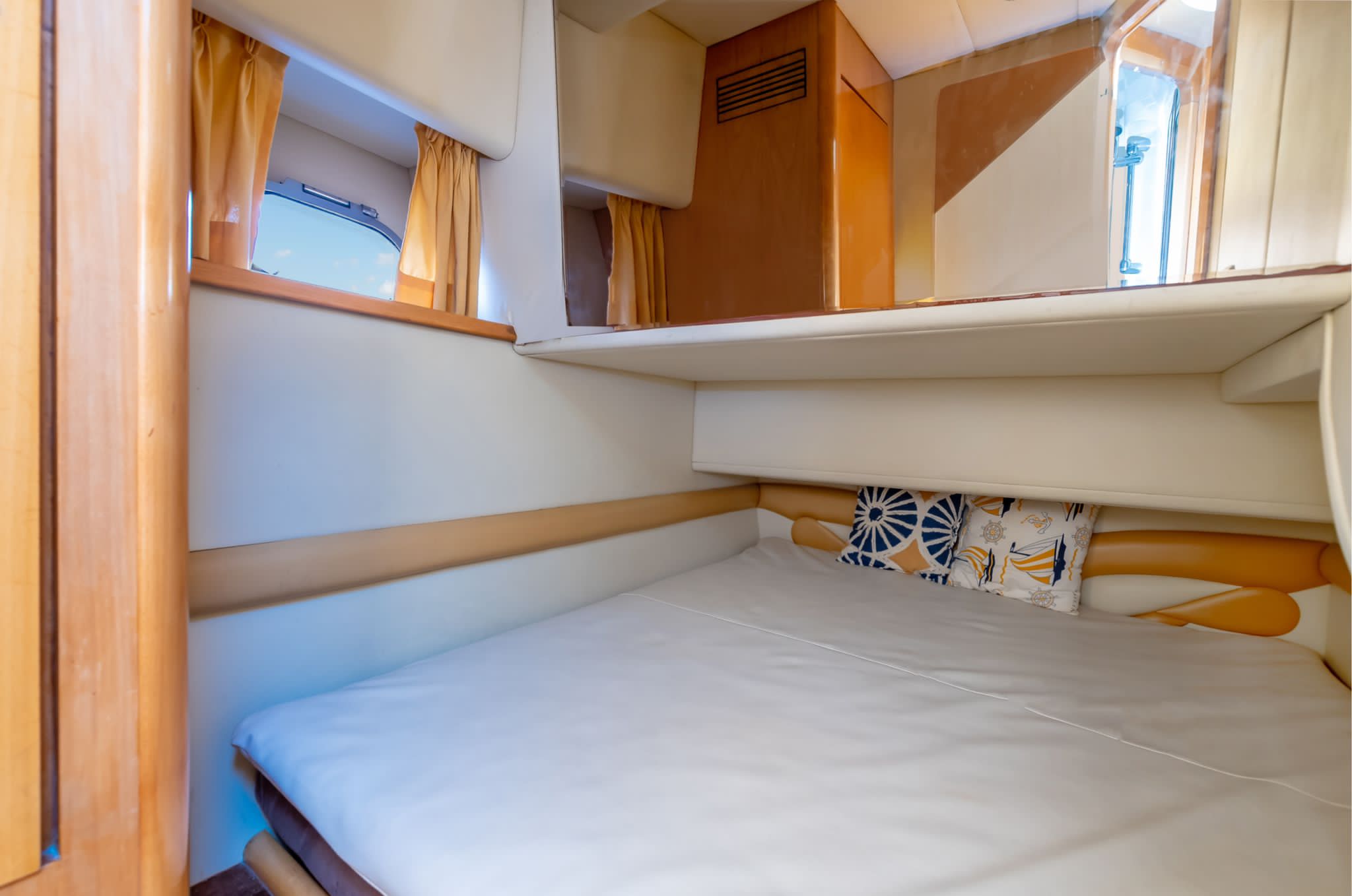 57ft Azimut R yacht rental Miami - comfortable lounge area for group celebrations