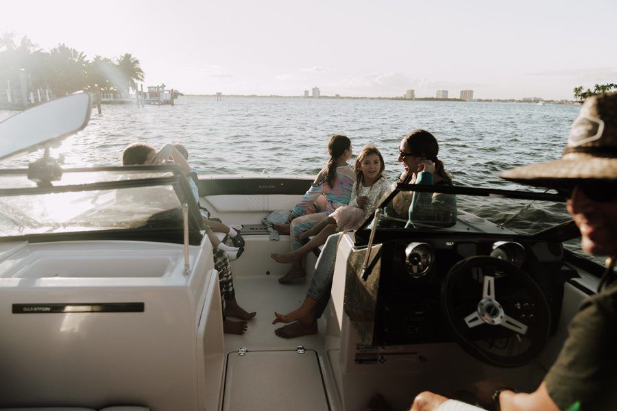 24ft Glastron Haulover Sandbar yacht rental Miami - stern swim platform with water access for snorkeling