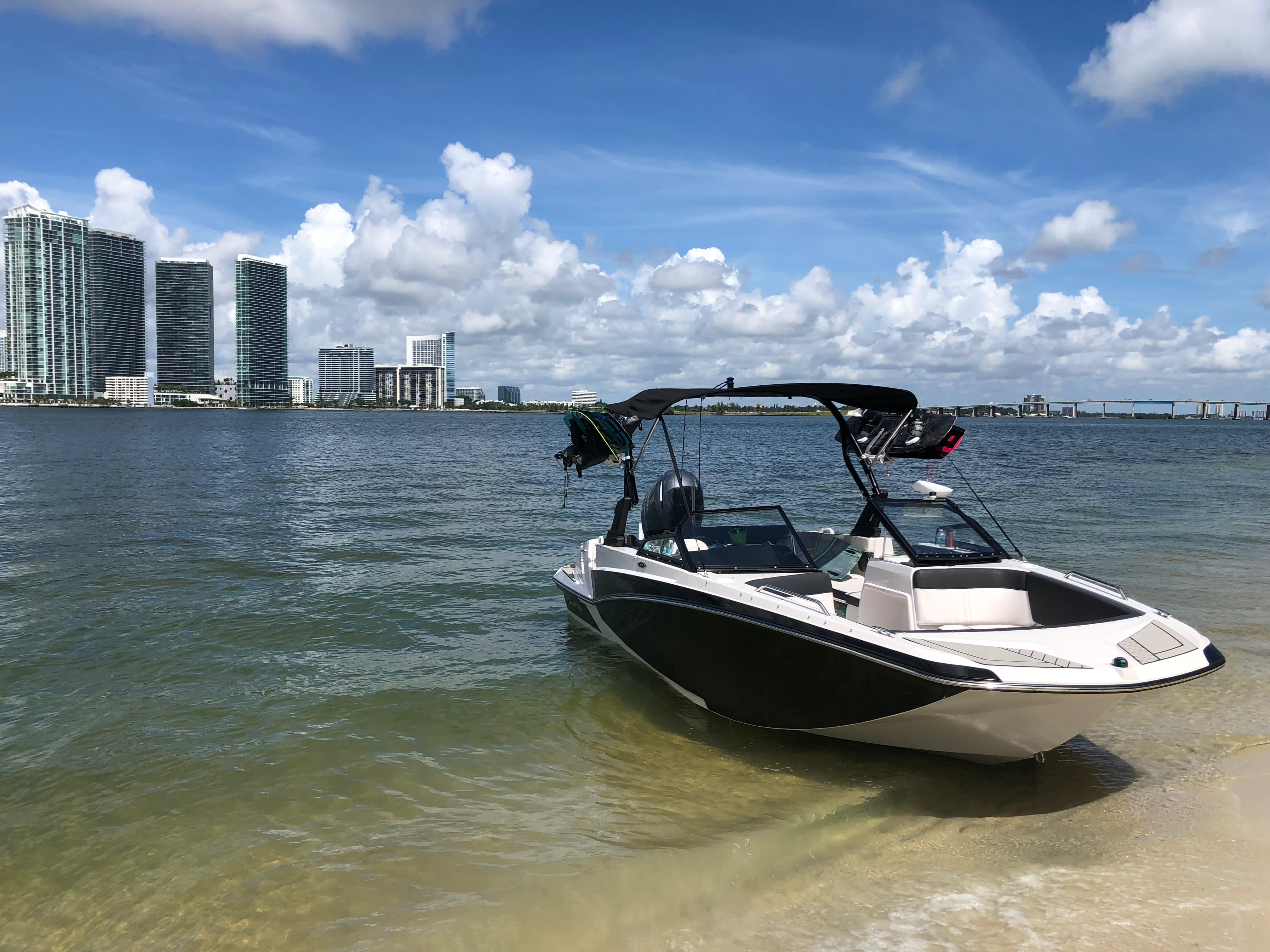 24ft Glastron Haulover Sandbar yacht rental Miami - premium amenities and entertainment system