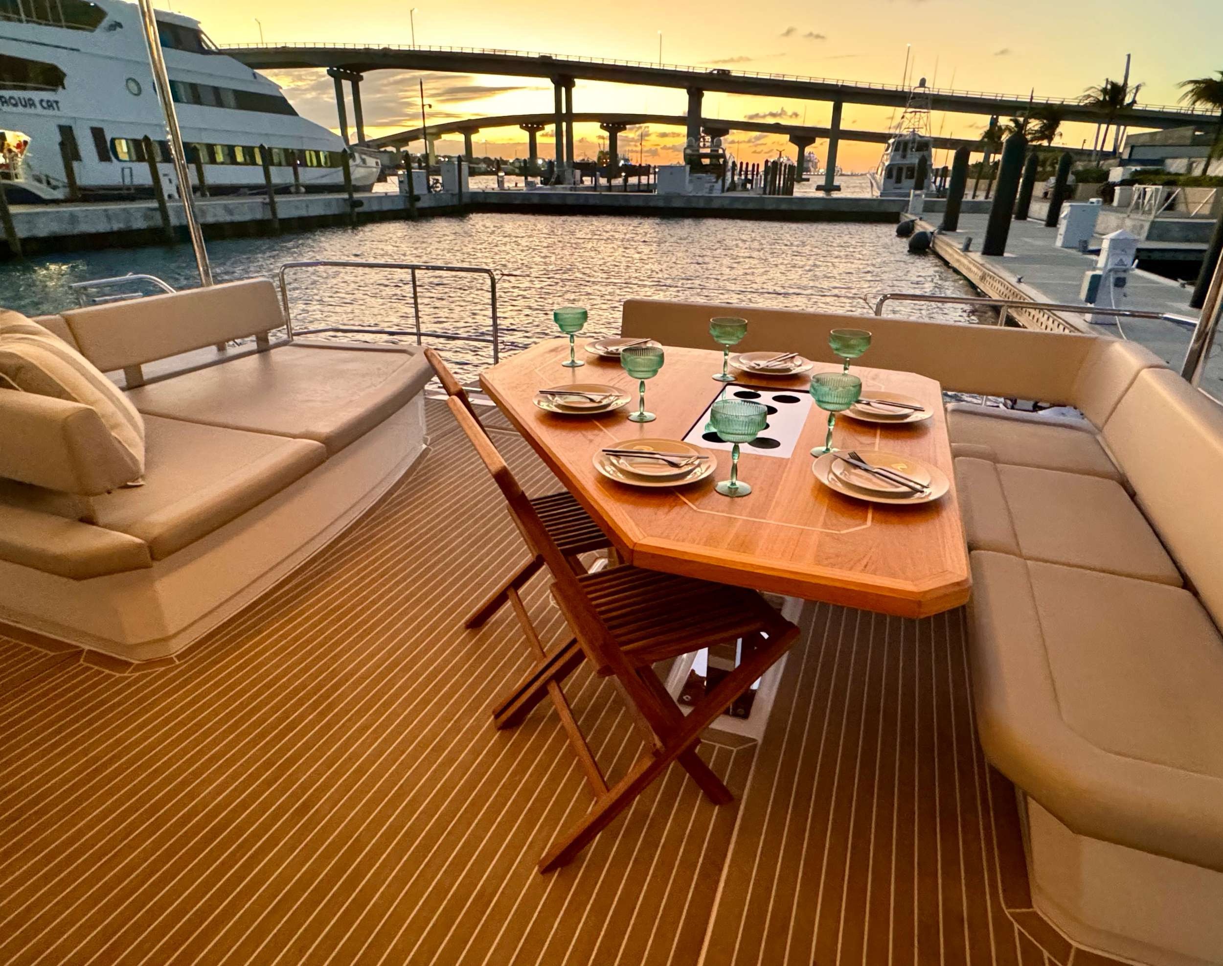 53ft Leopard (2023) yacht rental Miami - stern swim platform with water access for snorkeling
