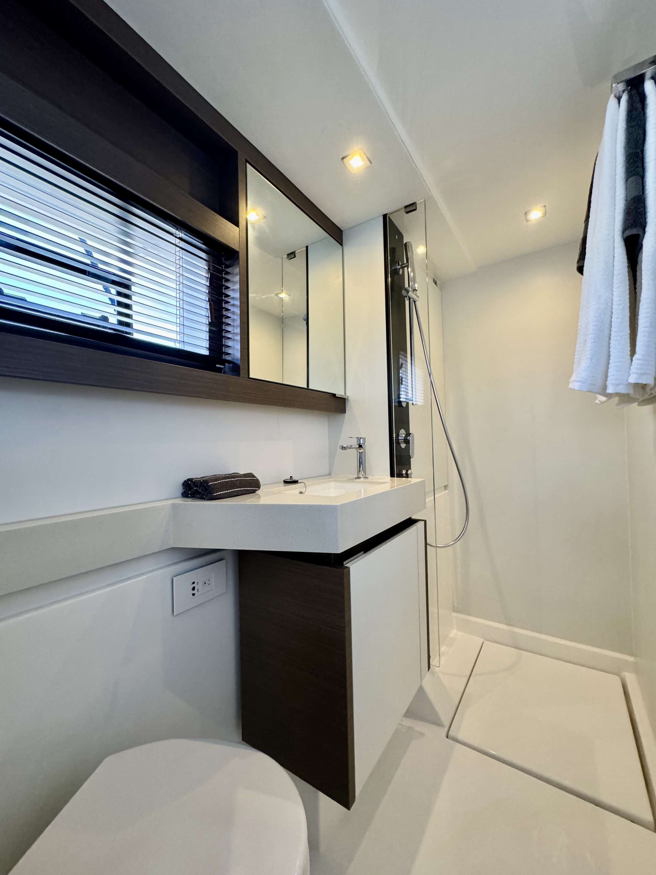 53ft Leopard (2023) yacht rental Miami - navigation bridge and helm station