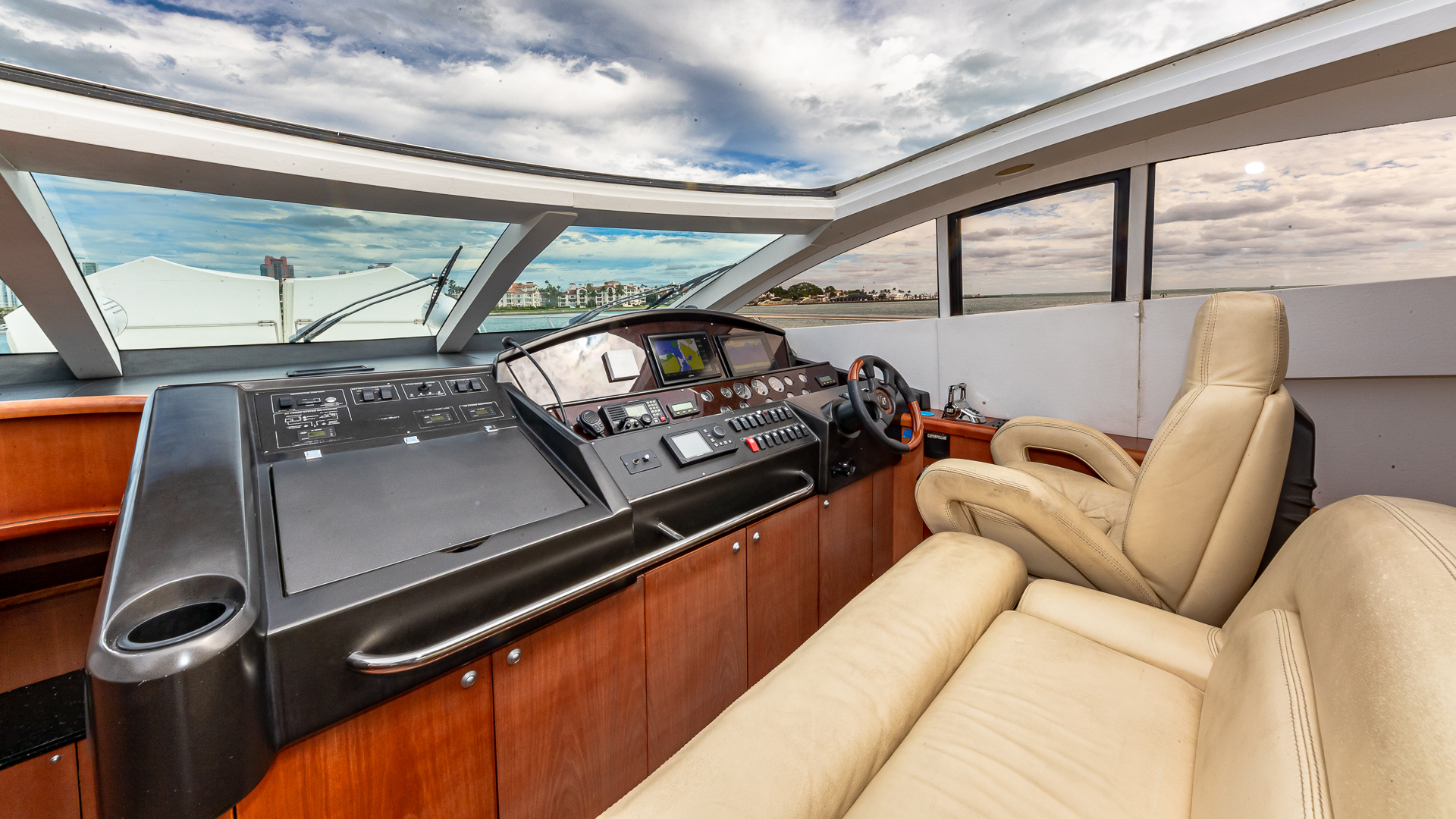75ft Sunseeker Aquah yacht rental Miami - stern swim platform with water access for snorkeling