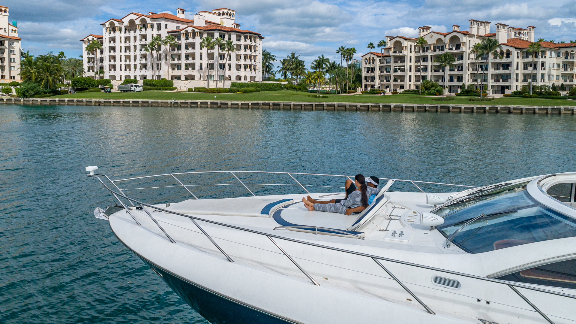 75ft Sunseeker Aquah yacht rental Miami - flybridge with panoramic views of Miami skyline