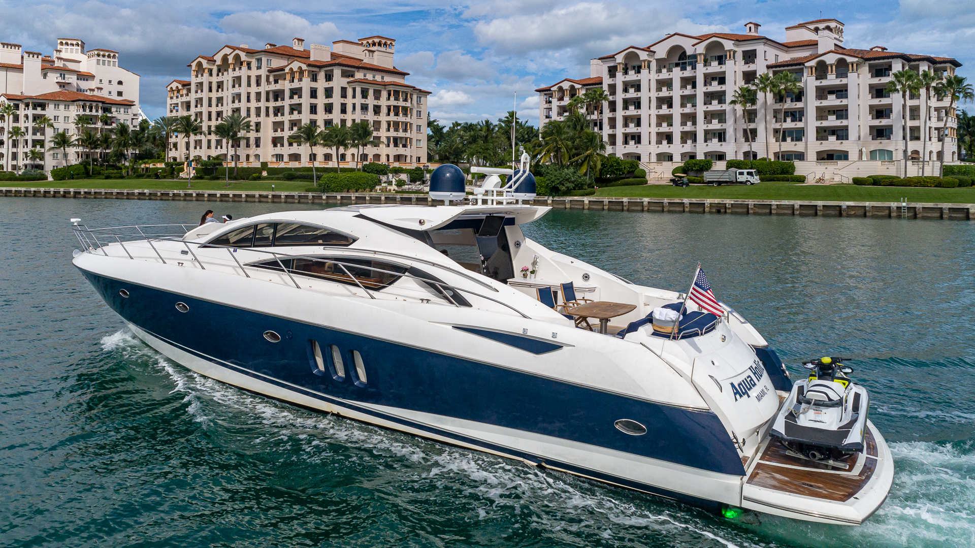 75ft Sunseeker Aquah yacht rental Miami - bow seating area perfect for sunbathing and relaxation