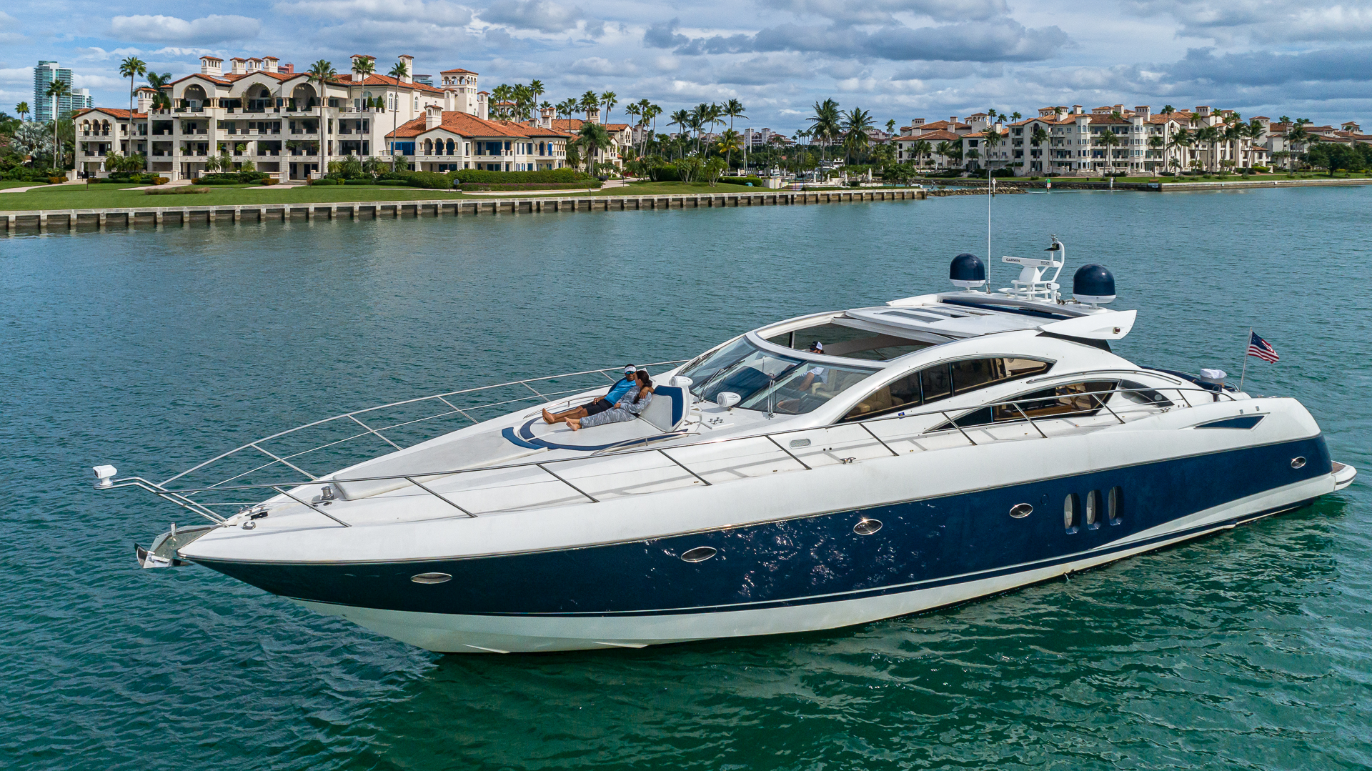 75ft Sunseeker Aquah yacht rental Miami - stern swim platform with water access for snorkeling