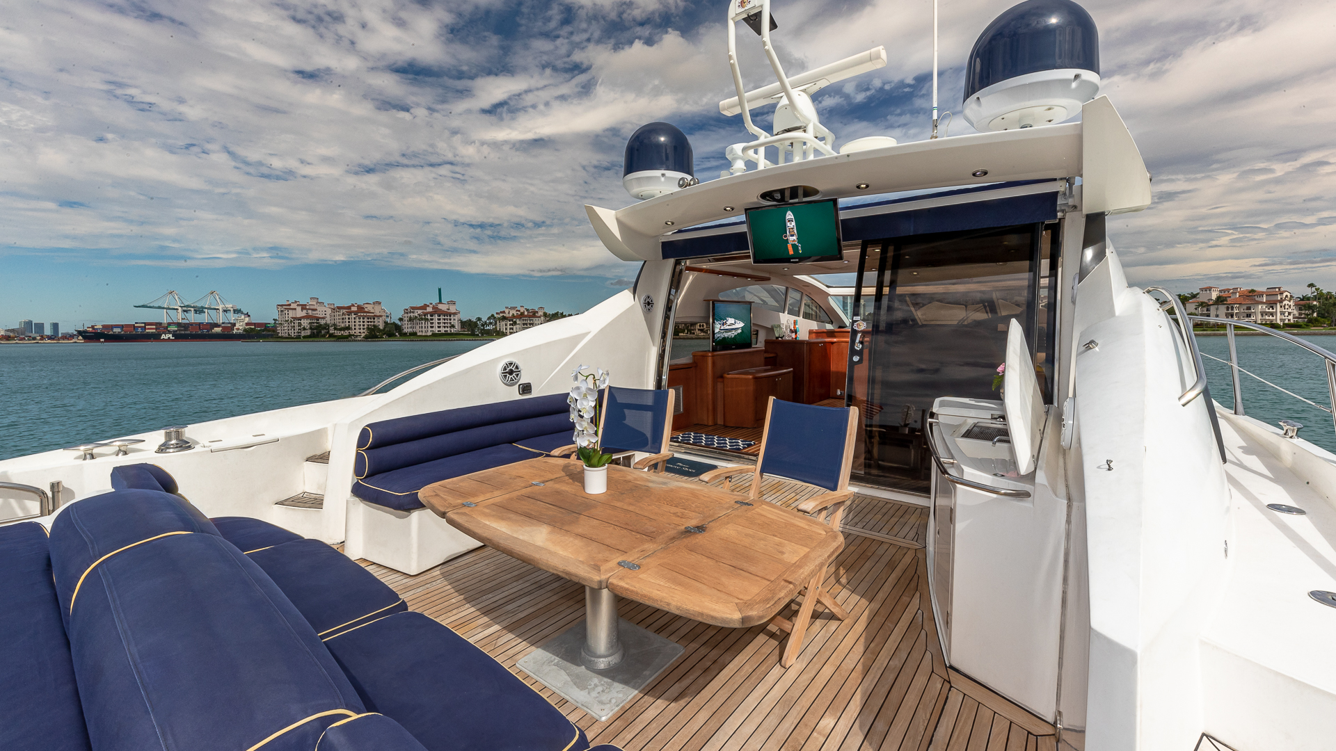 75ft Sunseeker Aquah yacht rental Miami - water toys and recreational equipment