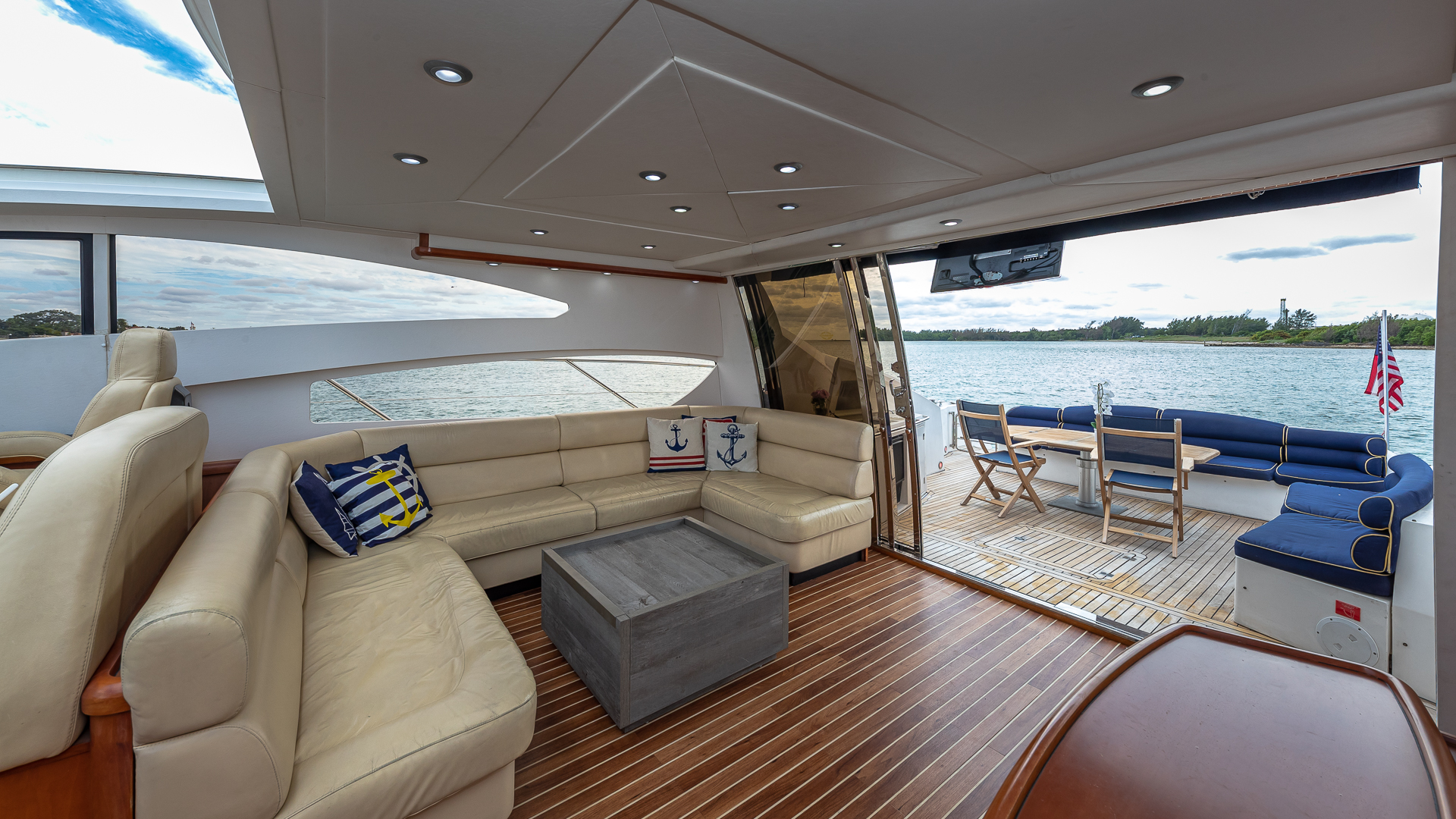 75ft Sunseeker Aquah yacht rental Miami - navigation bridge and helm station