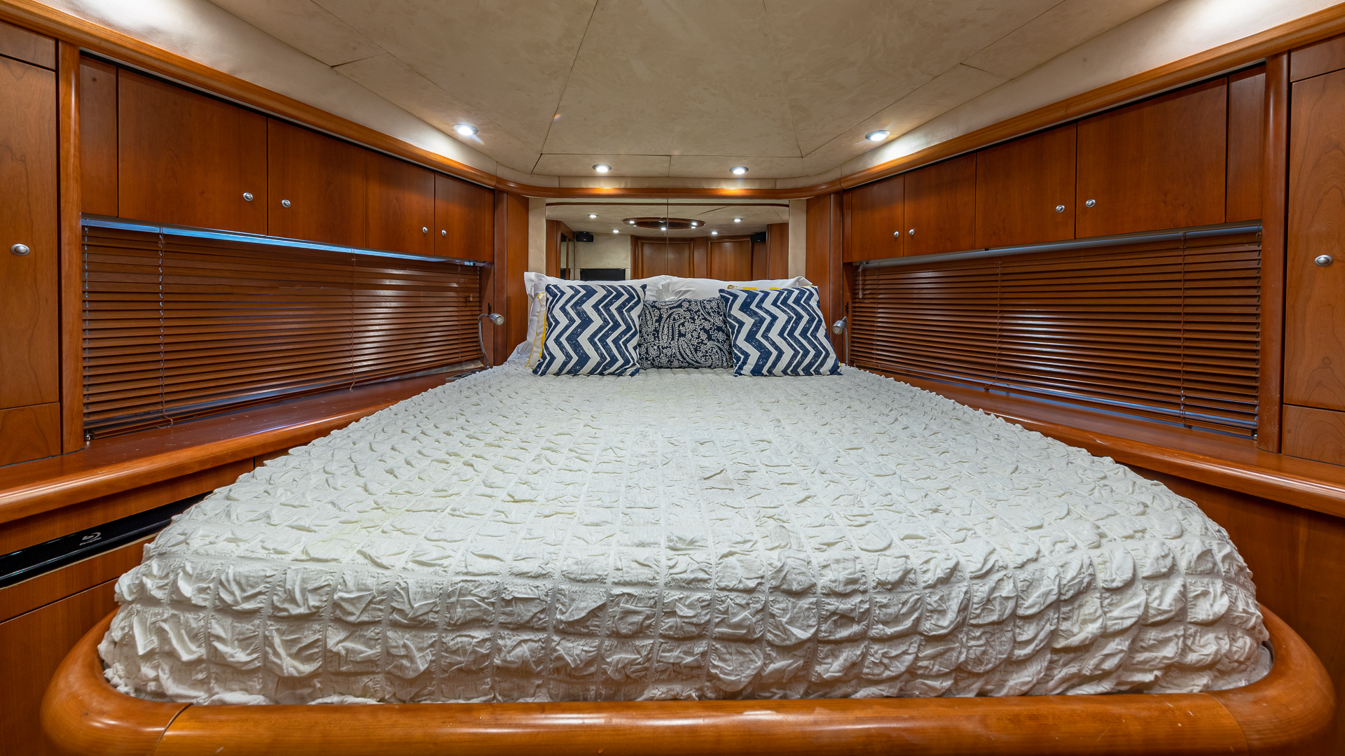 75ft Sunseeker Aquah yacht rental Miami - spacious deck area ideal for sunset cruises and bachelorette parties