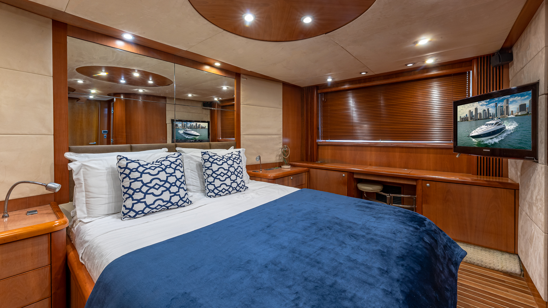 75ft Sunseeker Aquah yacht rental Miami - stern swim platform with water access for snorkeling