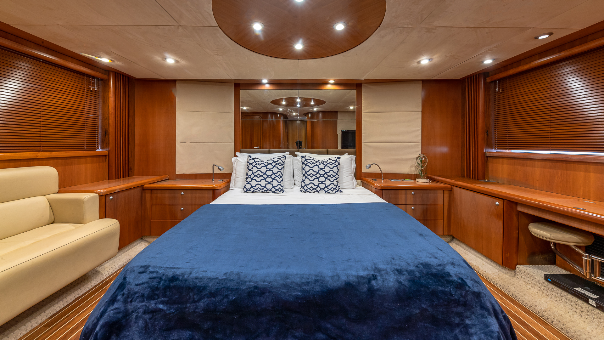 75ft Sunseeker Aquah yacht rental Miami - bow seating area perfect for sunbathing and relaxation