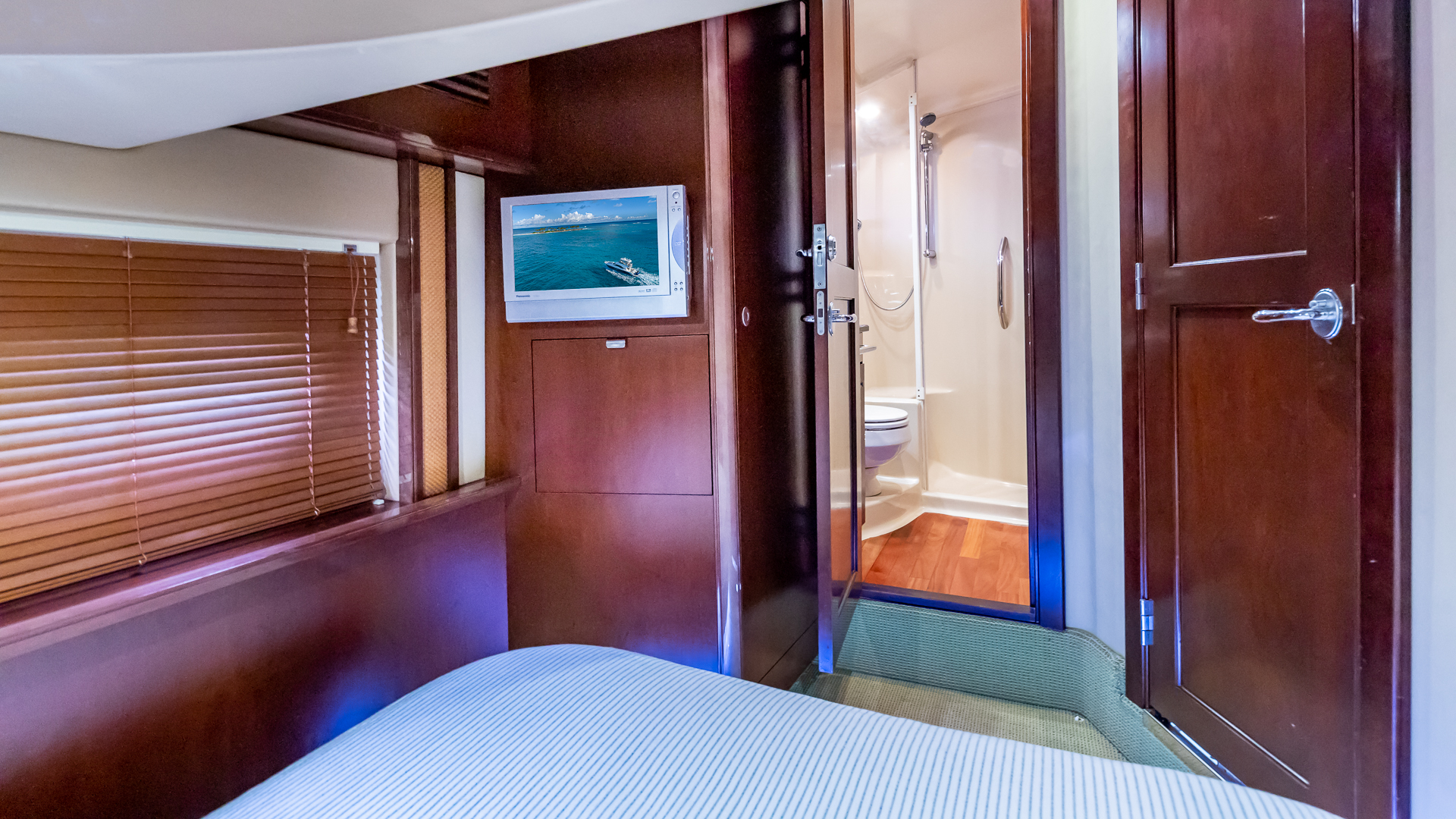 55ft Sea Ray J yacht rental Miami - bow seating area perfect for sunbathing and relaxation