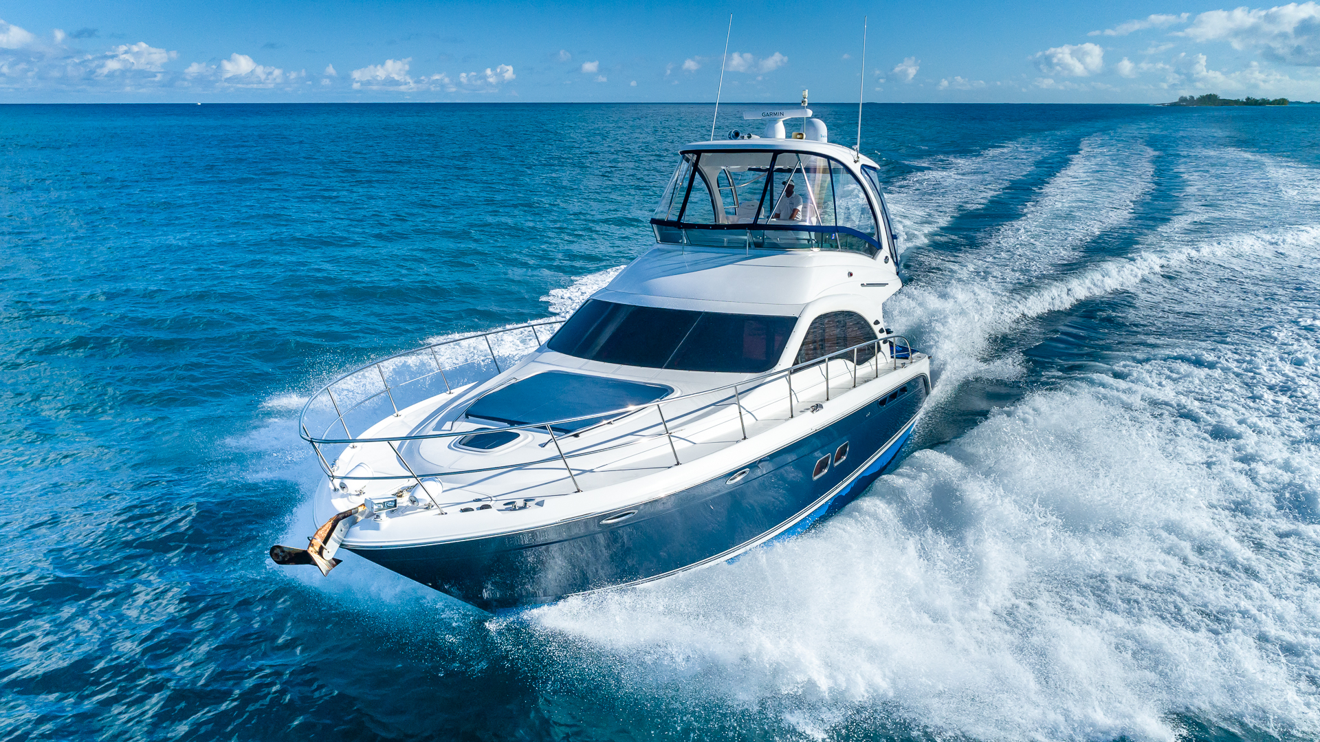 55ft Sea Ray J yacht rental Miami - navigation bridge and helm station