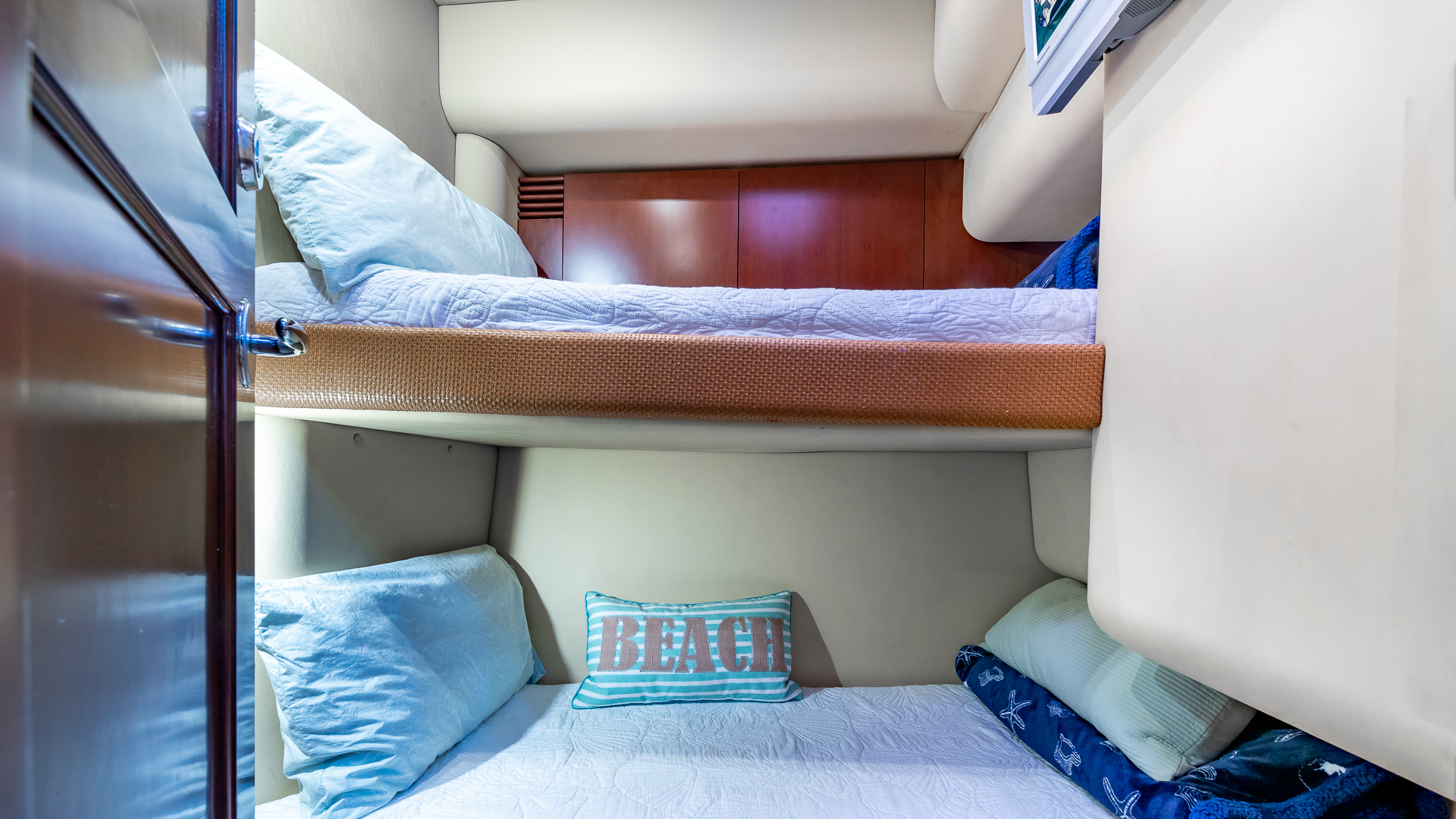 55ft Sea Ray J yacht rental Miami - comfortable lounge area for group celebrations