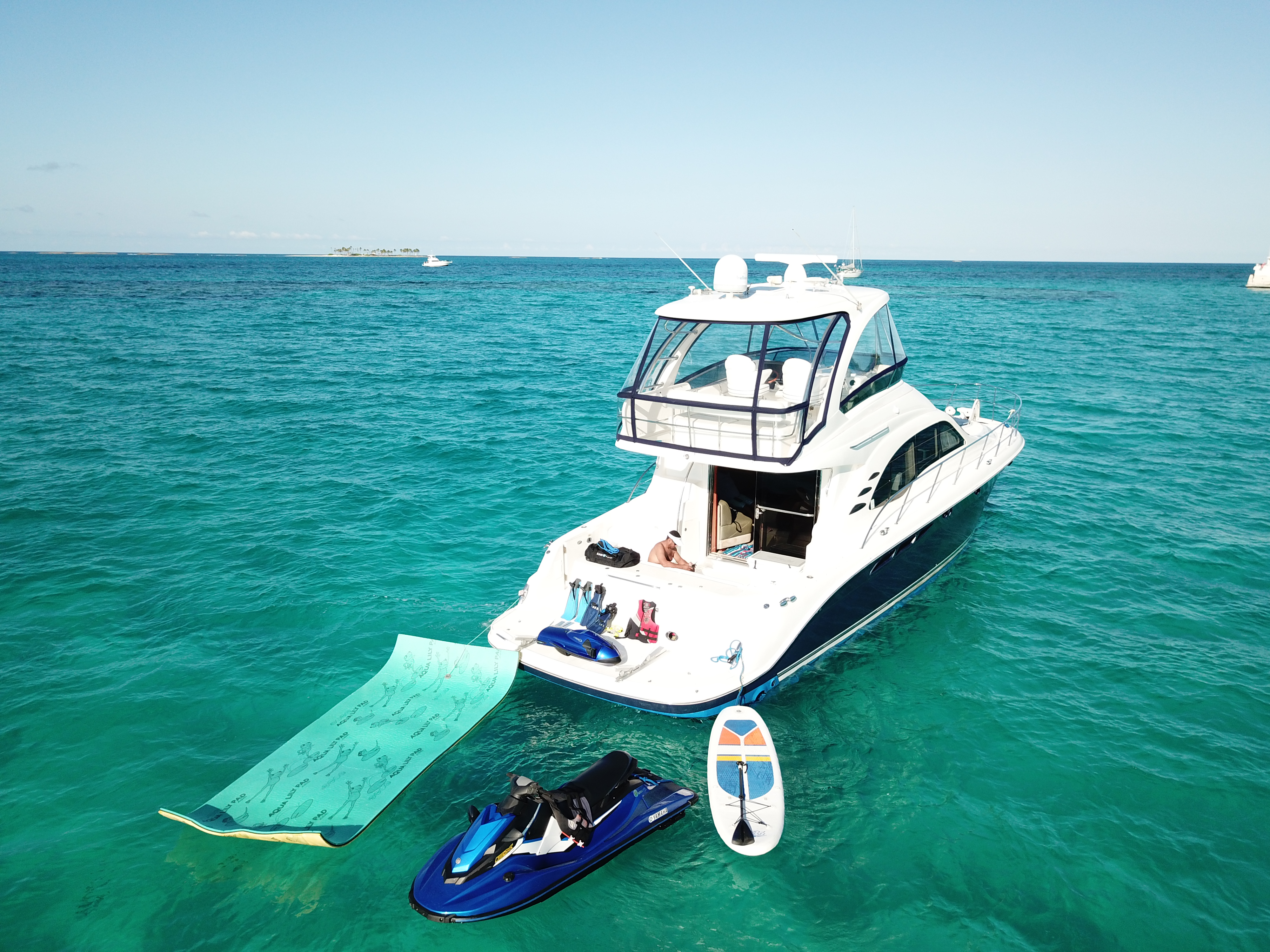 55ft Sea Ray J yacht rental Miami - elegant interior salon for corporate events and private gatherings