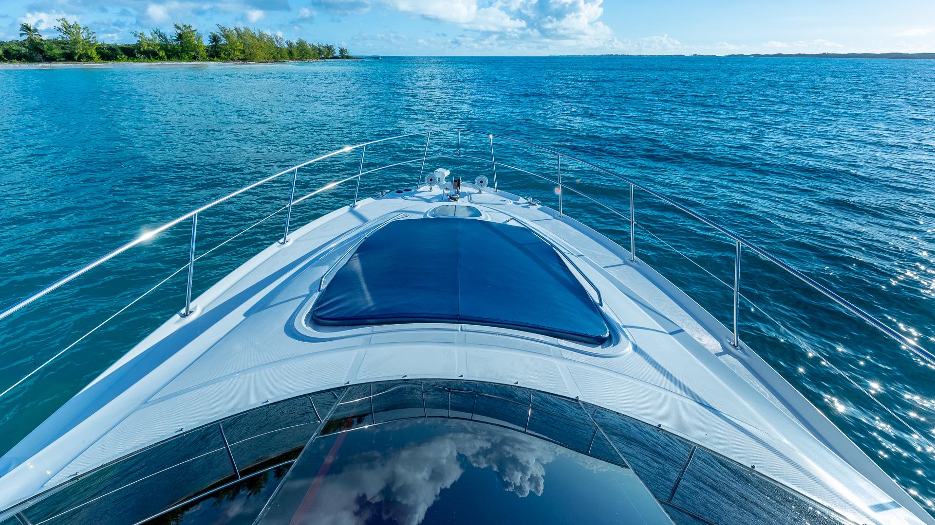 55ft Sea Ray J yacht rental Miami - comfortable lounge area for group celebrations
