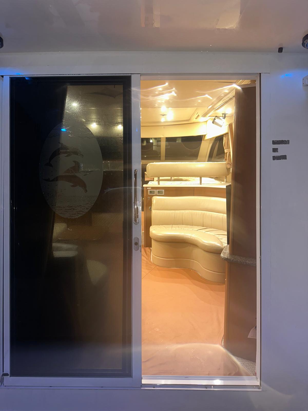 50ft Meridian O yacht rental Miami - stern swim platform with water access for snorkeling