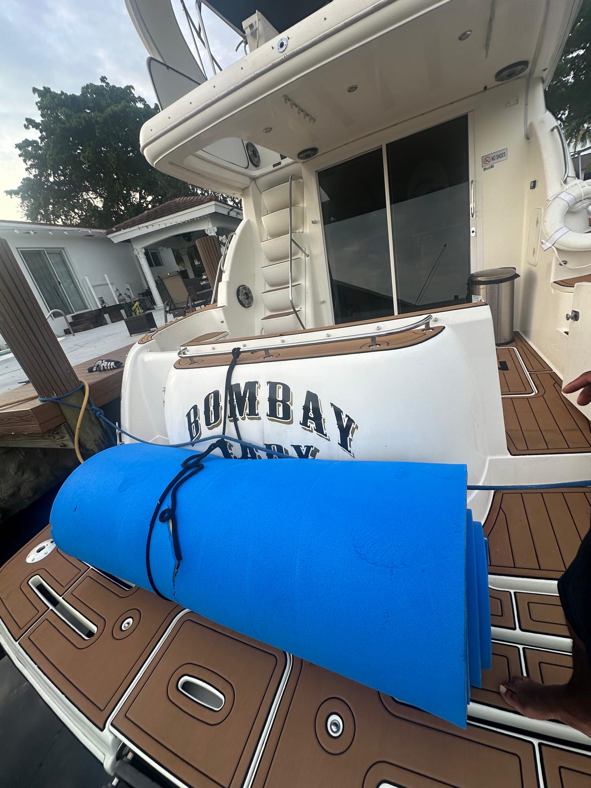 50ft Meridian O yacht rental Miami - navigation bridge and helm station