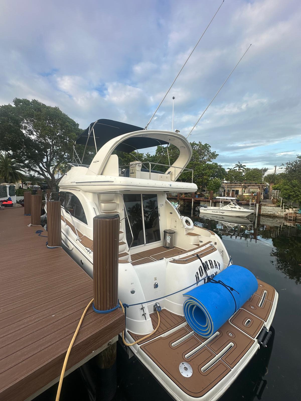 50ft Meridian O yacht rental Miami - comfortable lounge area for group celebrations