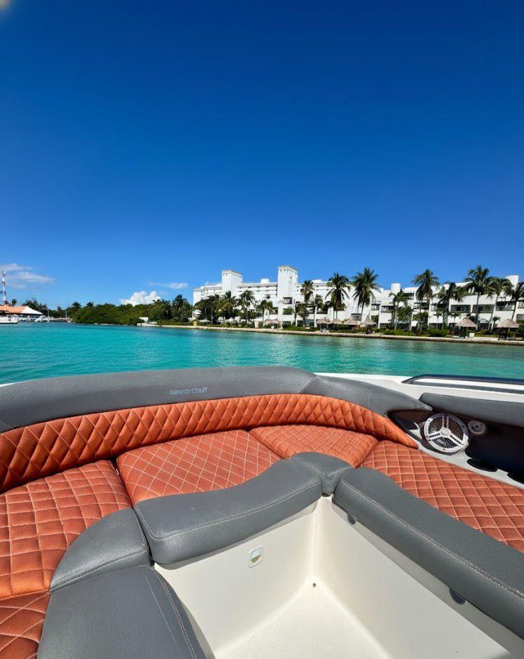 26ft Mastercraft yacht rental Miami - stern swim platform with water access for snorkeling