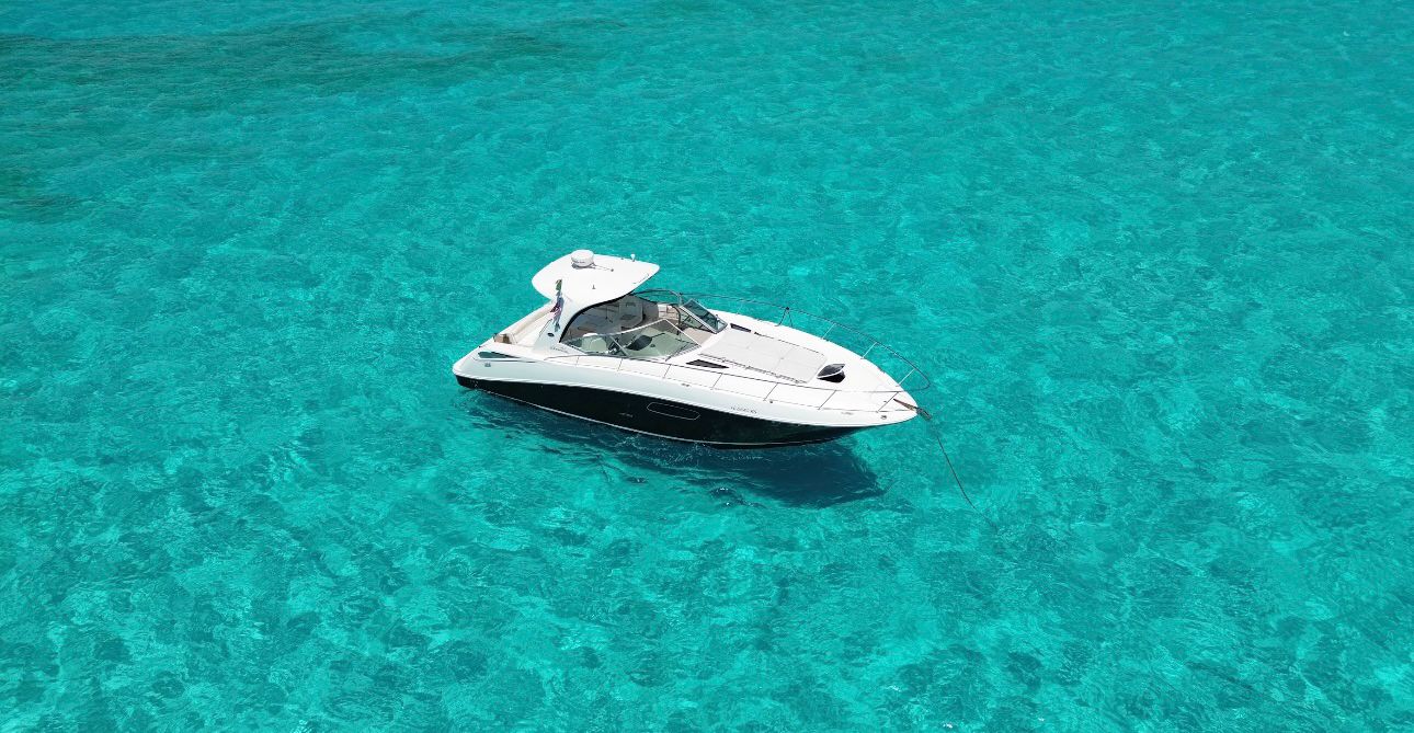 40ft Sea Ray luxury yacht charter Miami - exterior view perfect for parties and celebrations