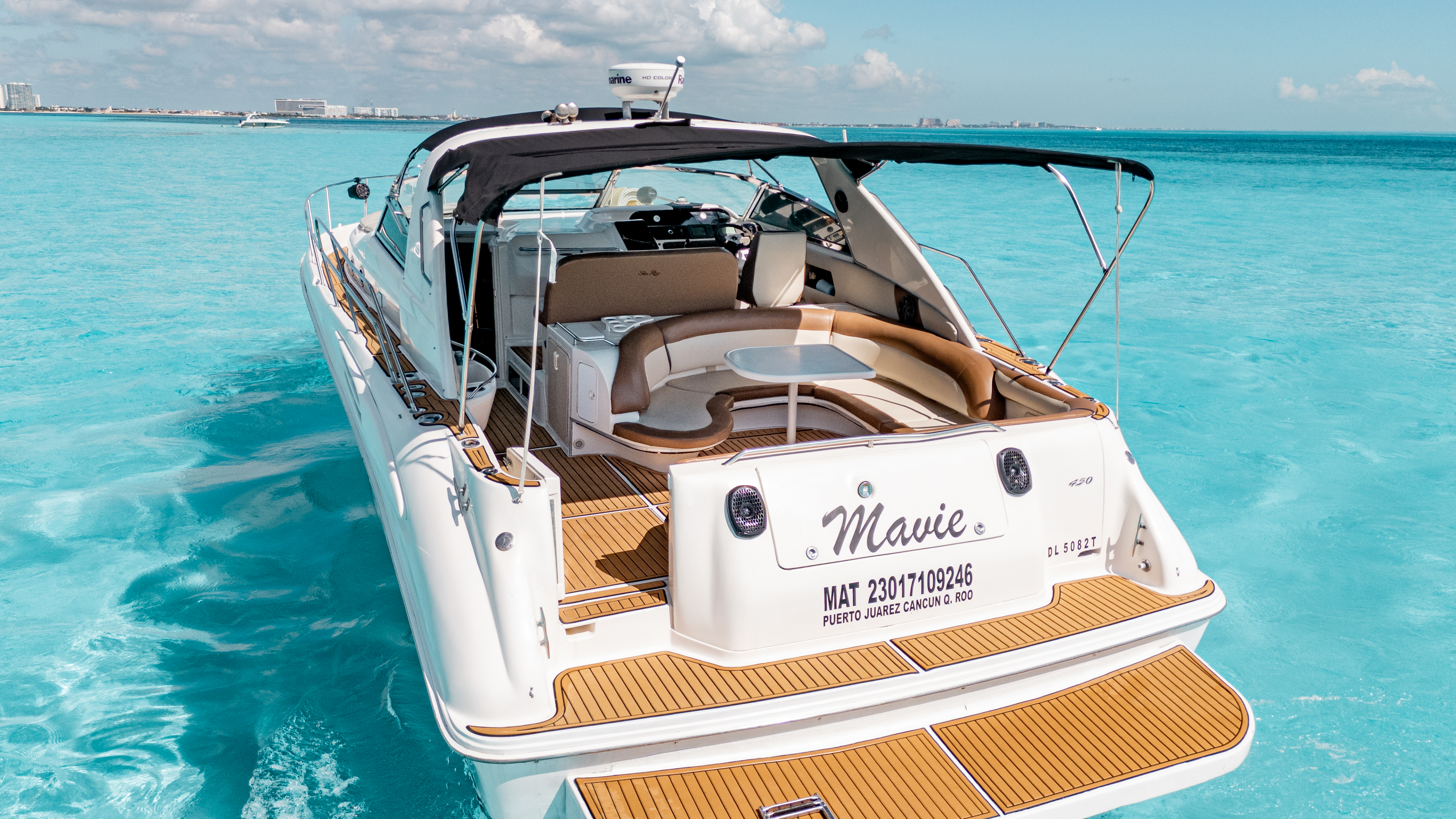45ft Sea Ray yacht rental Miami - stern swim platform with water access for snorkeling