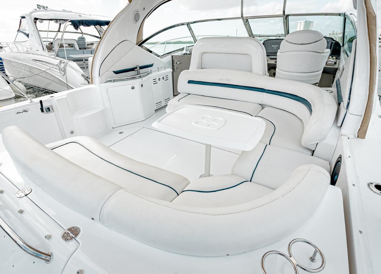 47ft Sea Ray yacht rental Miami - stern swim platform with water access for snorkeling