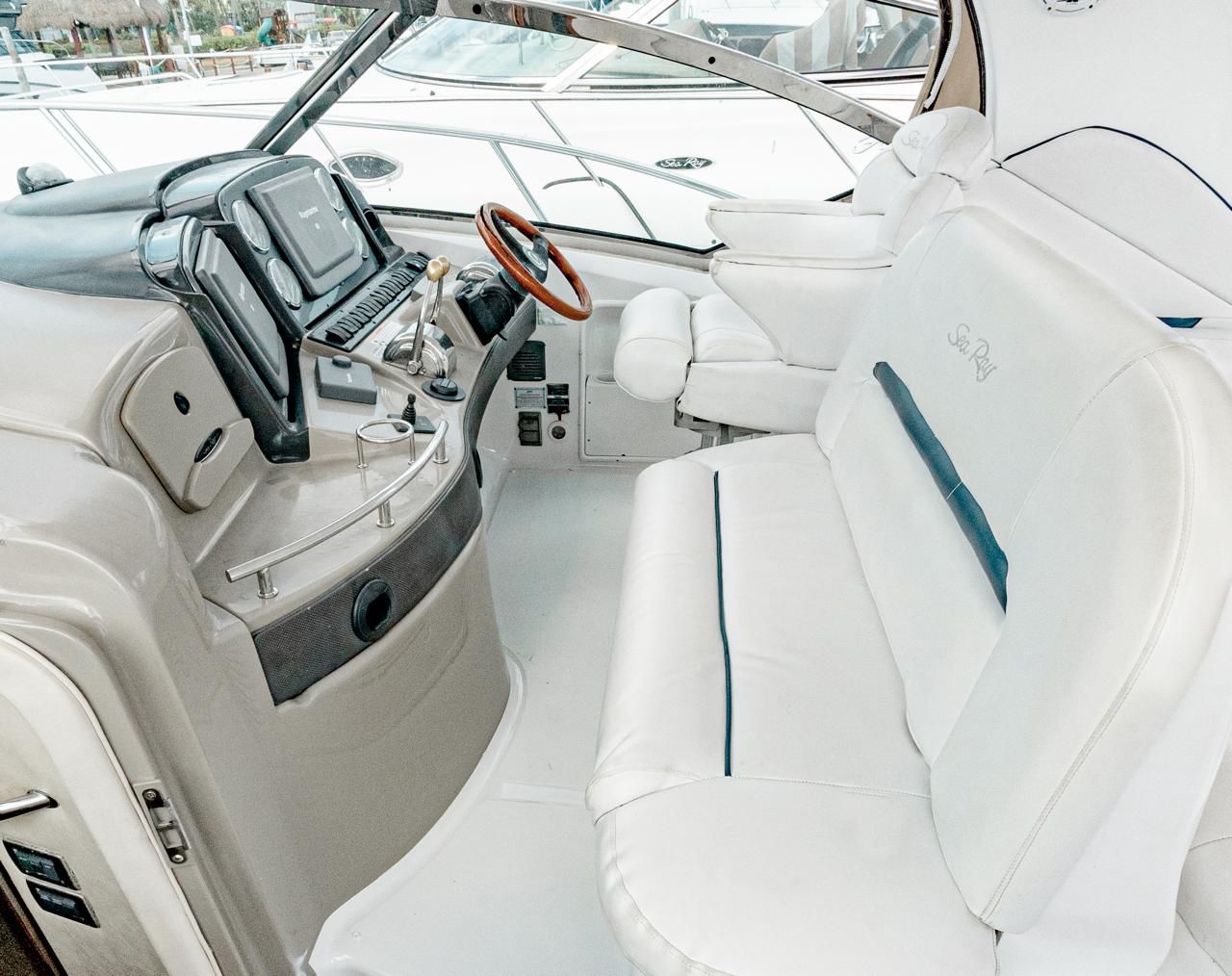 47ft Sea Ray yacht rental Miami - premium amenities and entertainment system