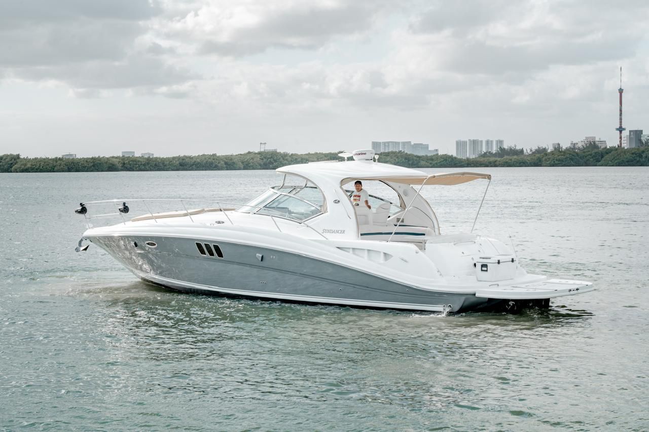 47ft Sea Ray yacht rental Miami - navigation bridge and helm station
