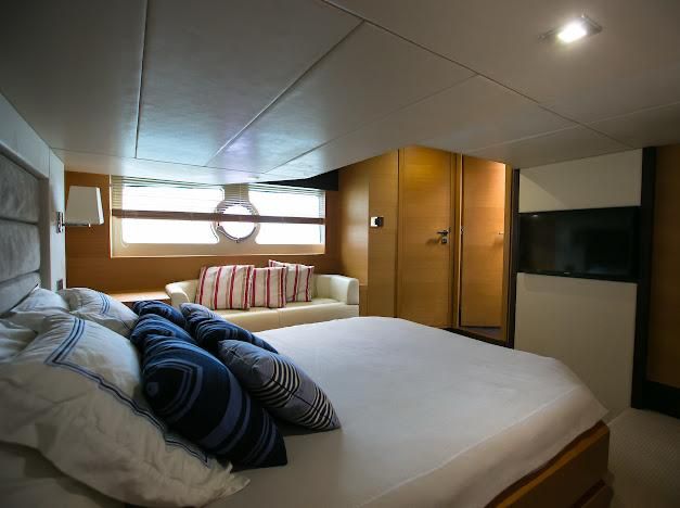 54ft Sunseeker San Remo yacht rental Miami - stern swim platform with water access for snorkeling