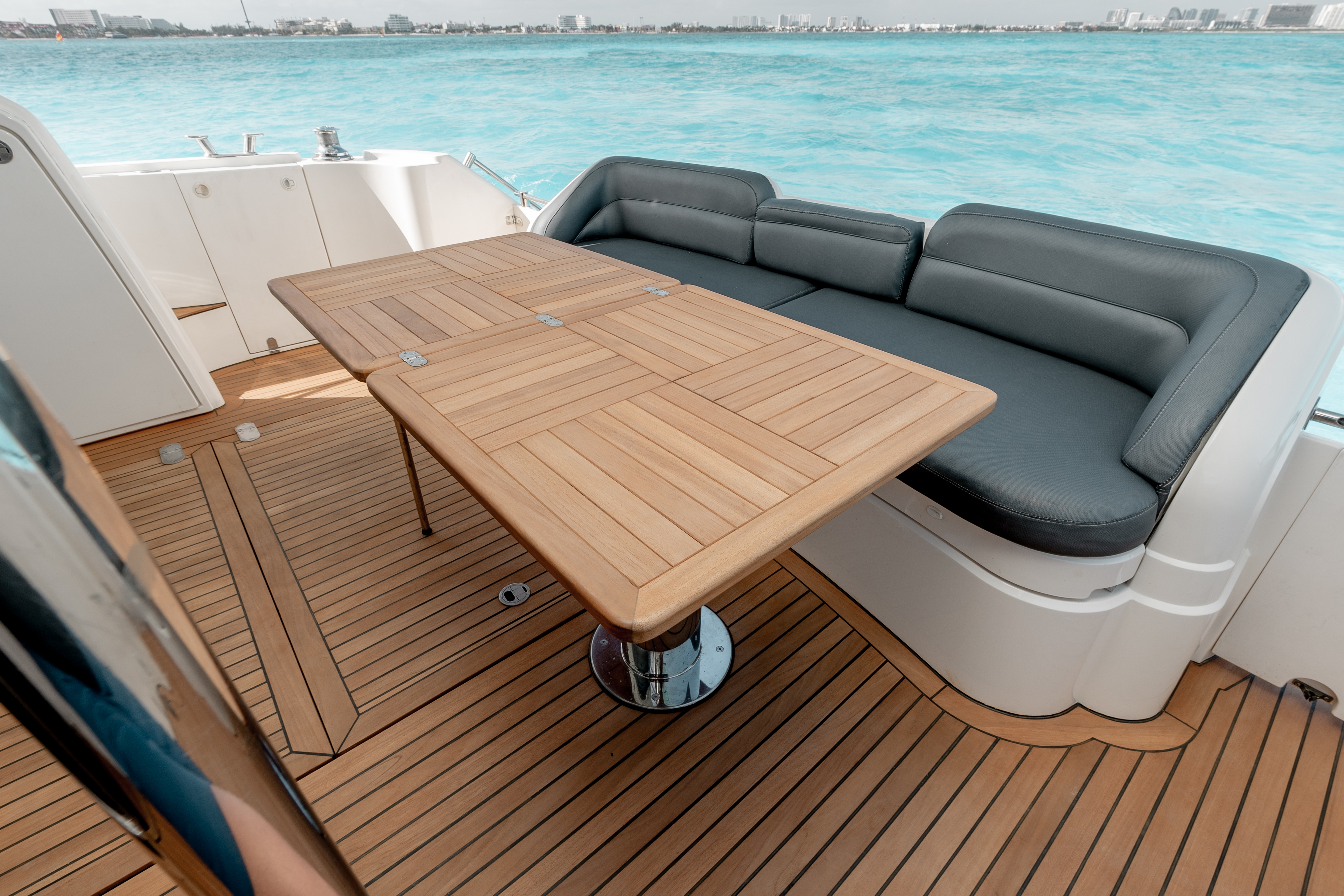 65ft Fairline Squadron yacht rental Miami - navigation bridge and helm station