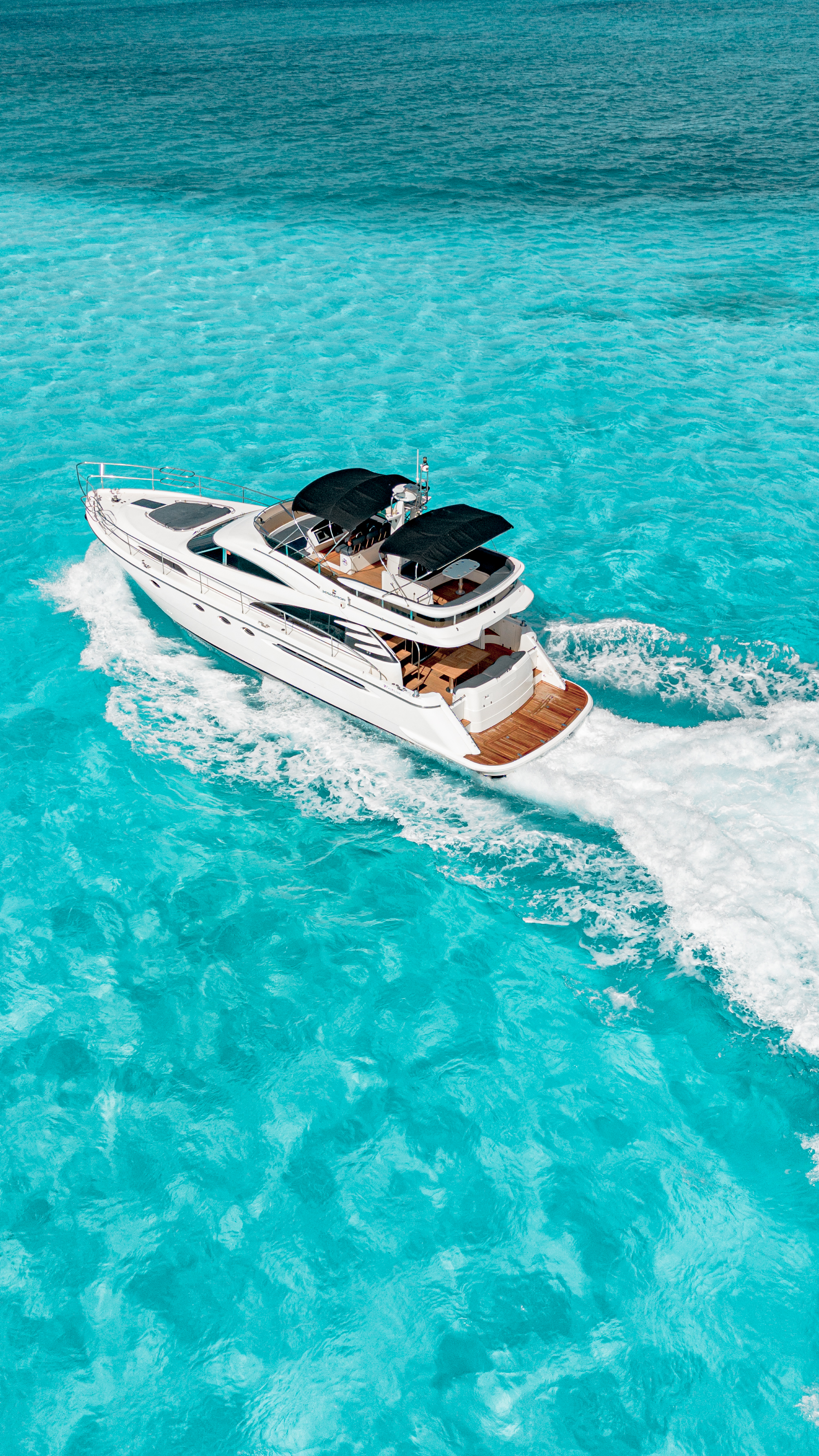 65ft Fairline Squadron yacht rental Miami - stern swim platform with water access for snorkeling