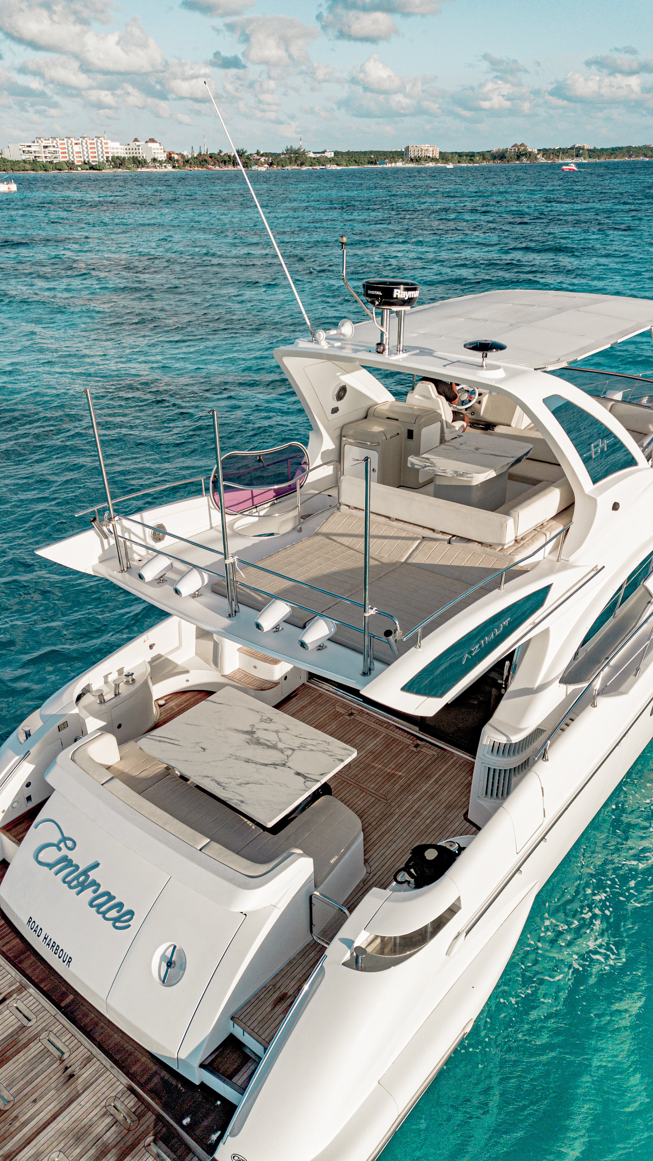 65ft Azimut yacht rental Miami - stern swim platform with water access for snorkeling