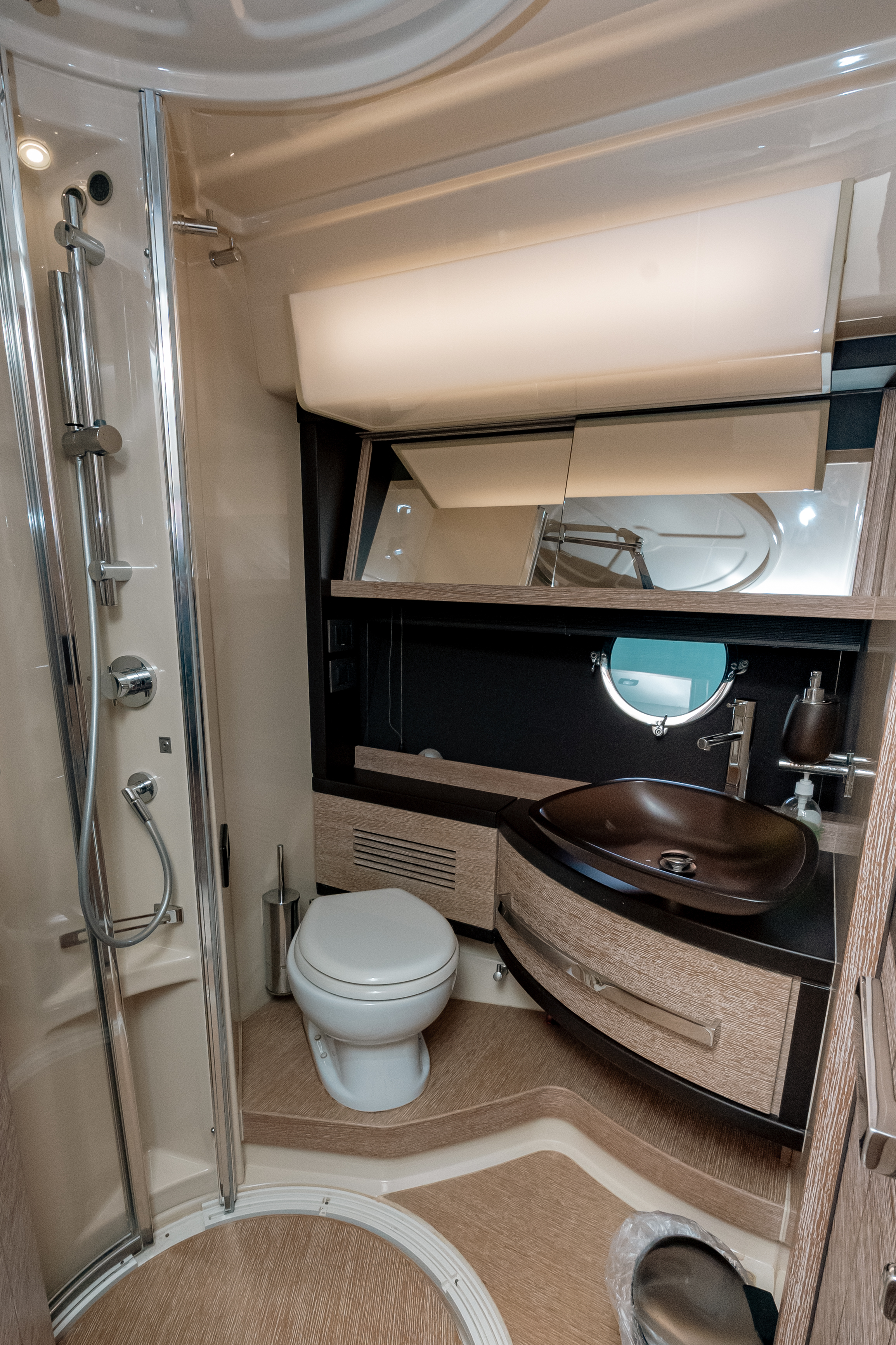 65ft Azimut yacht rental Miami - flybridge with panoramic views of Miami skyline
