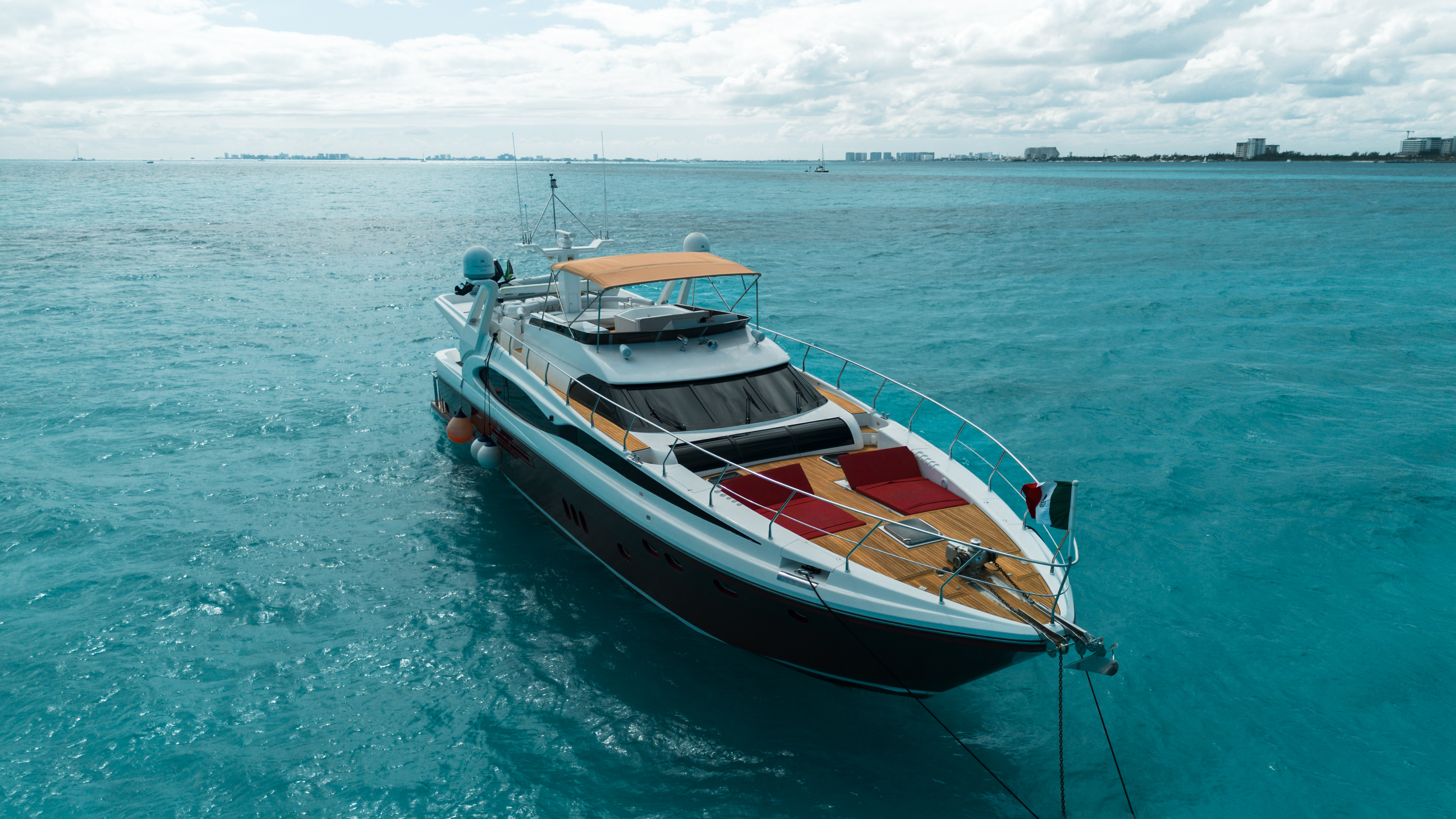 80ft Dynacraft luxury yacht charter Miami - exterior view perfect for parties and celebrations