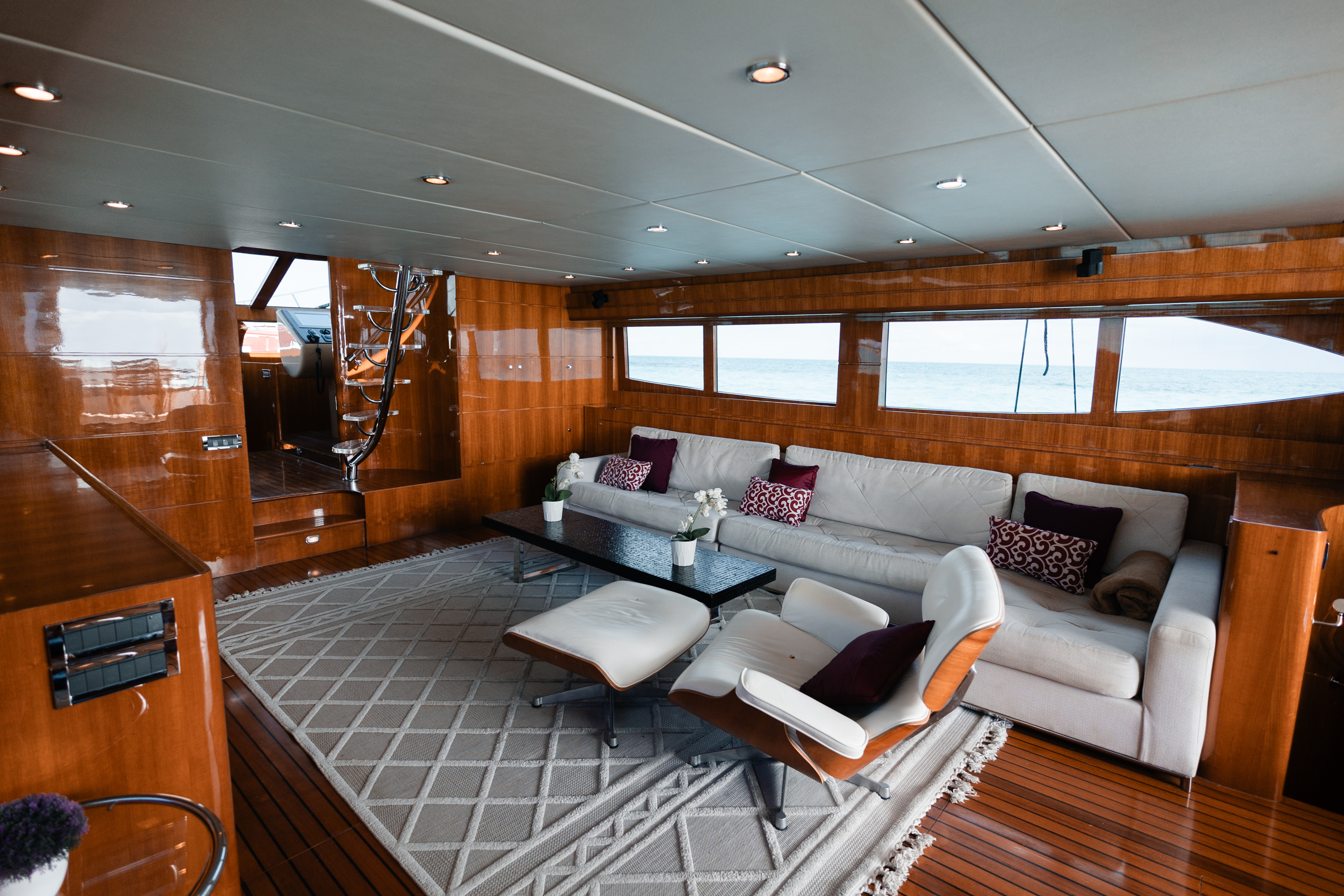 80ft Dynacraft yacht rental Miami - navigation bridge and helm station