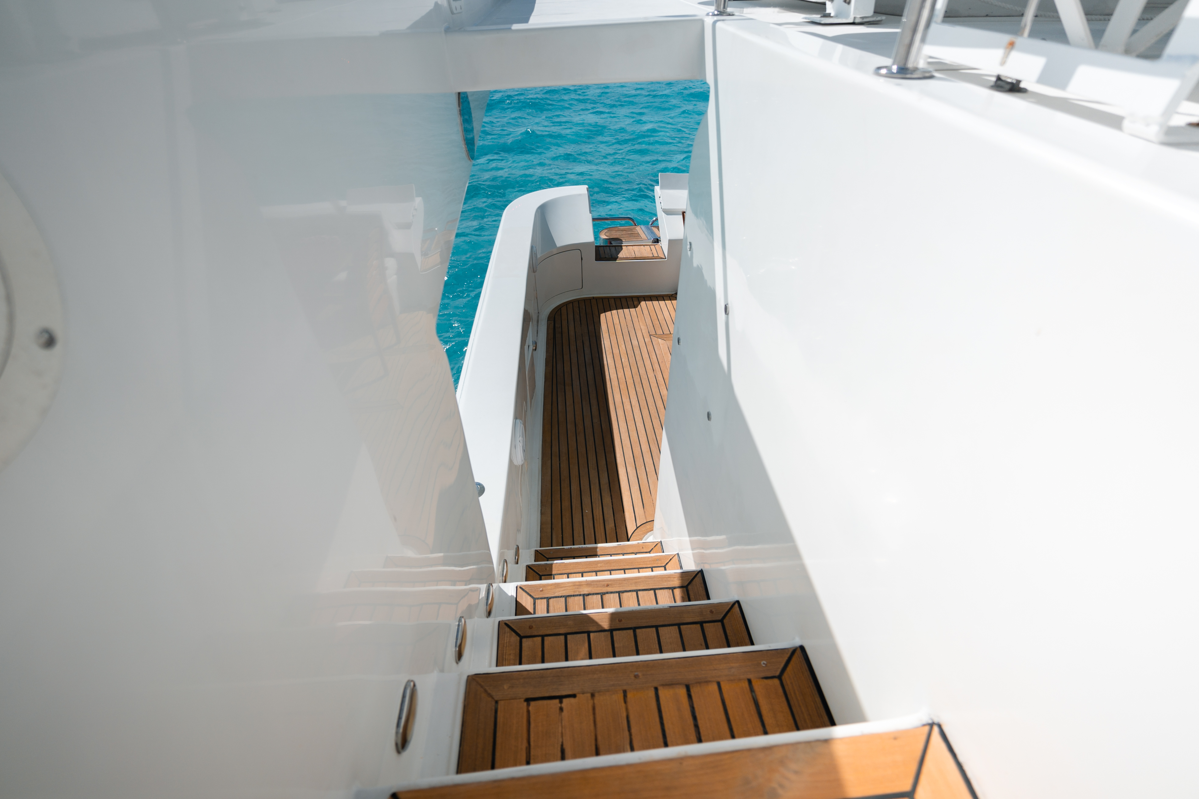 80ft Dynacraft yacht rental Miami - premium amenities and entertainment system