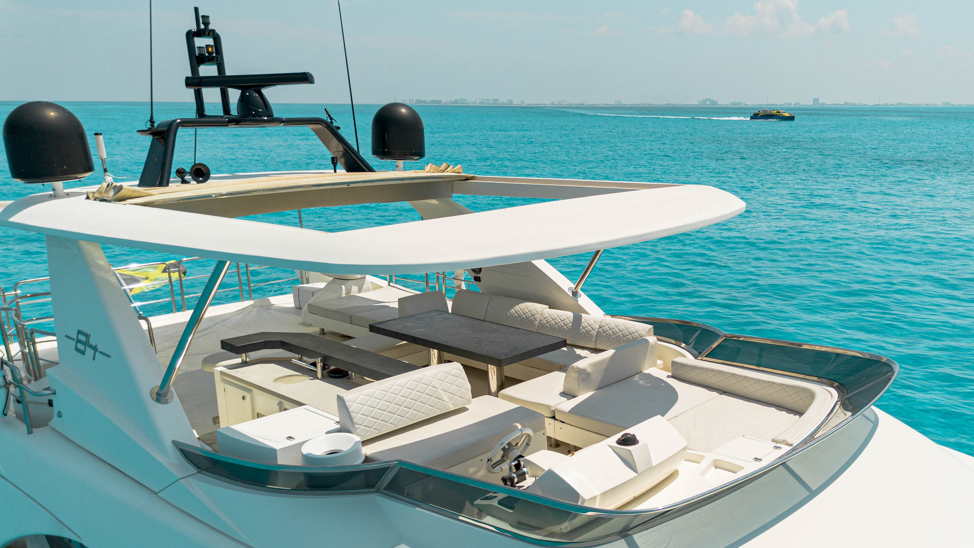84ft Azimut yacht rental Miami - stern swim platform with water access for snorkeling