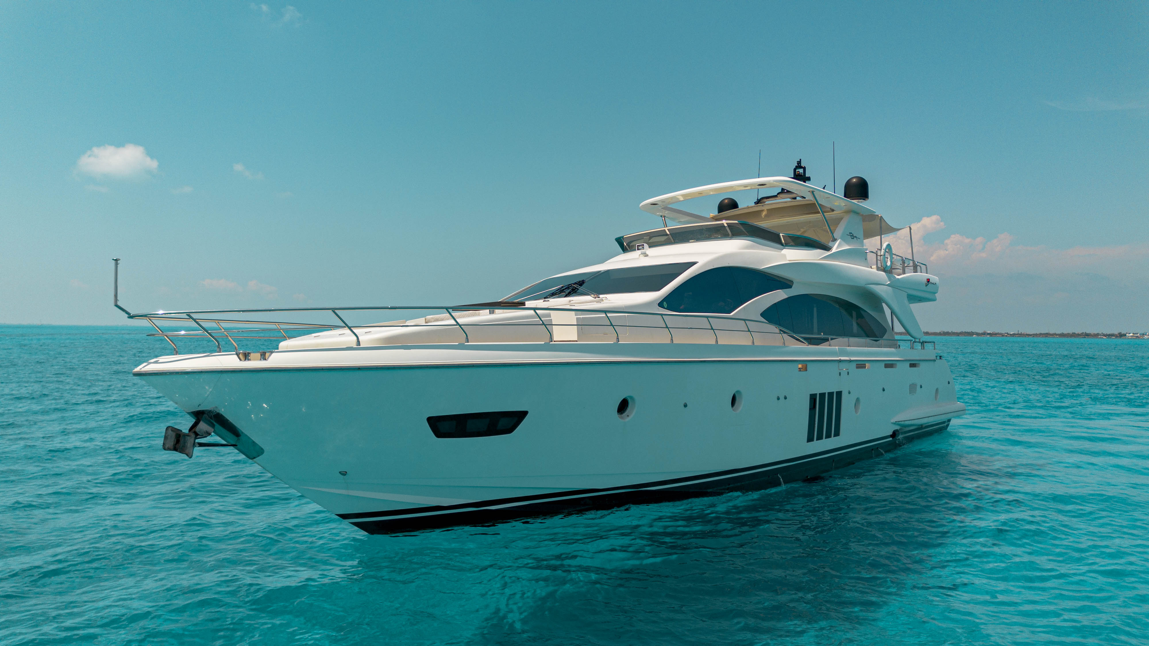 84ft Azimut yacht rental Miami - flybridge with panoramic views of Miami skyline