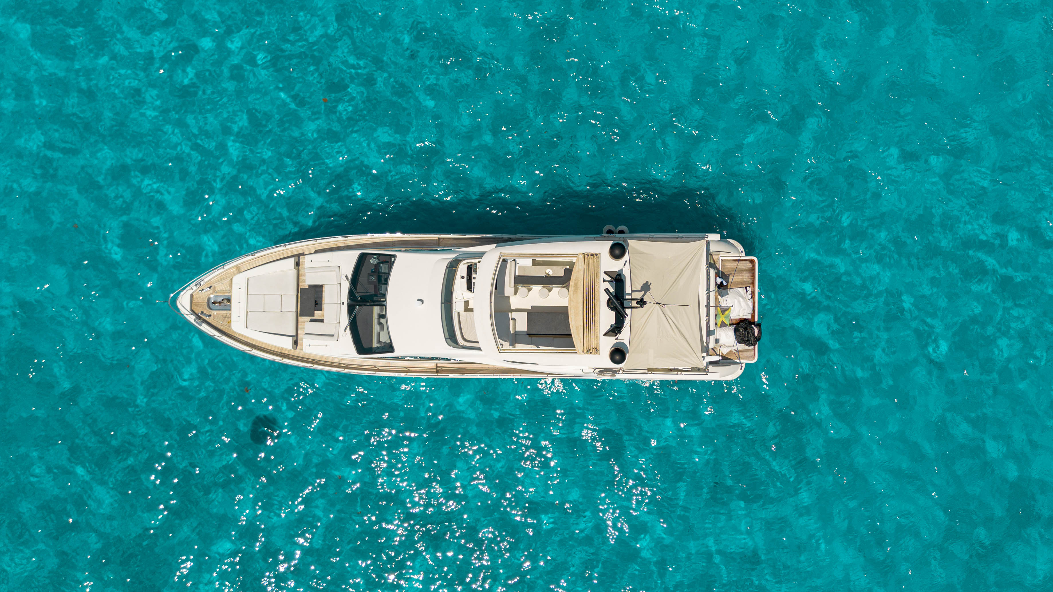 84ft Azimut yacht rental Miami - premium amenities and entertainment system