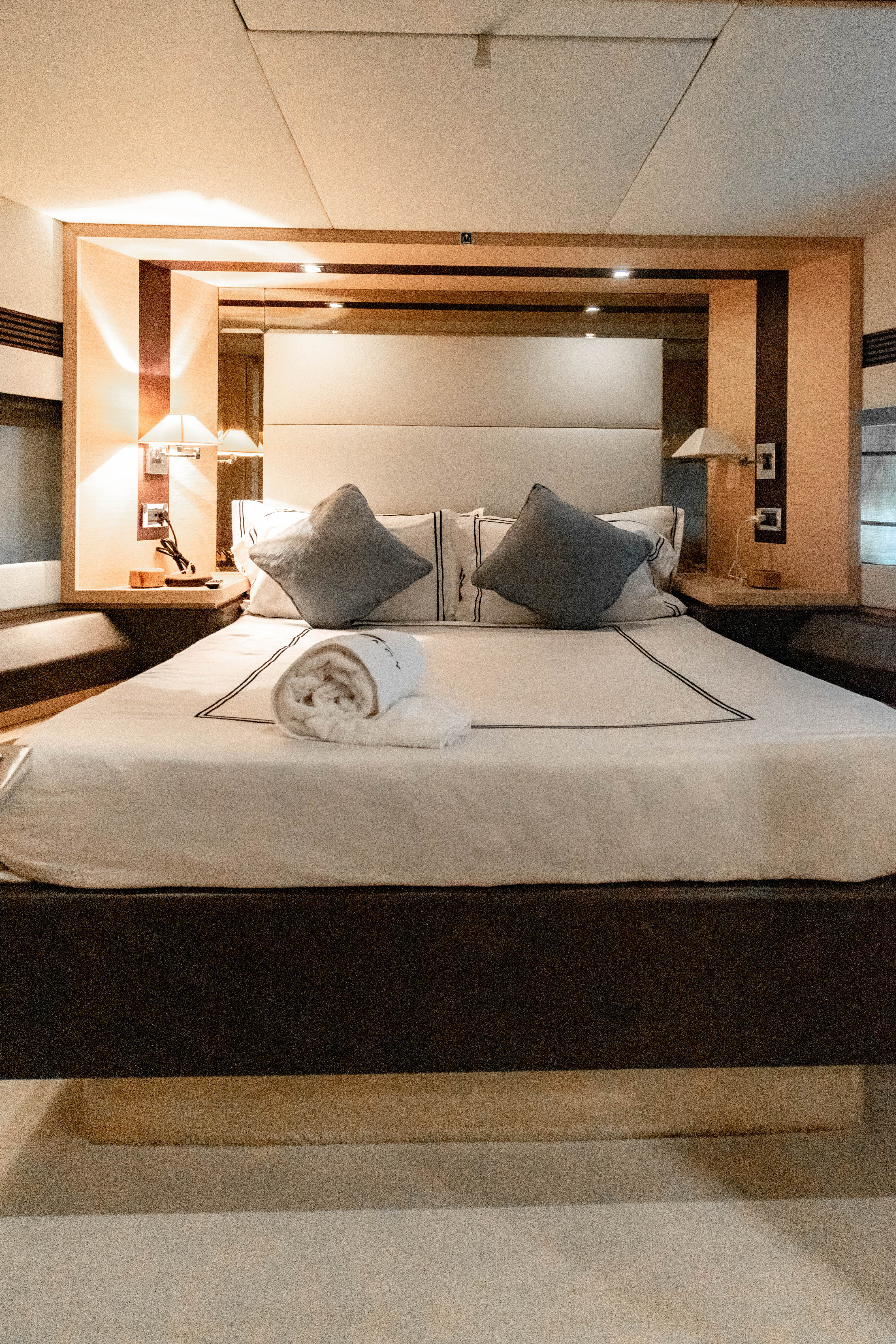 84ft Azimut yacht rental Miami - flybridge with panoramic views of Miami skyline