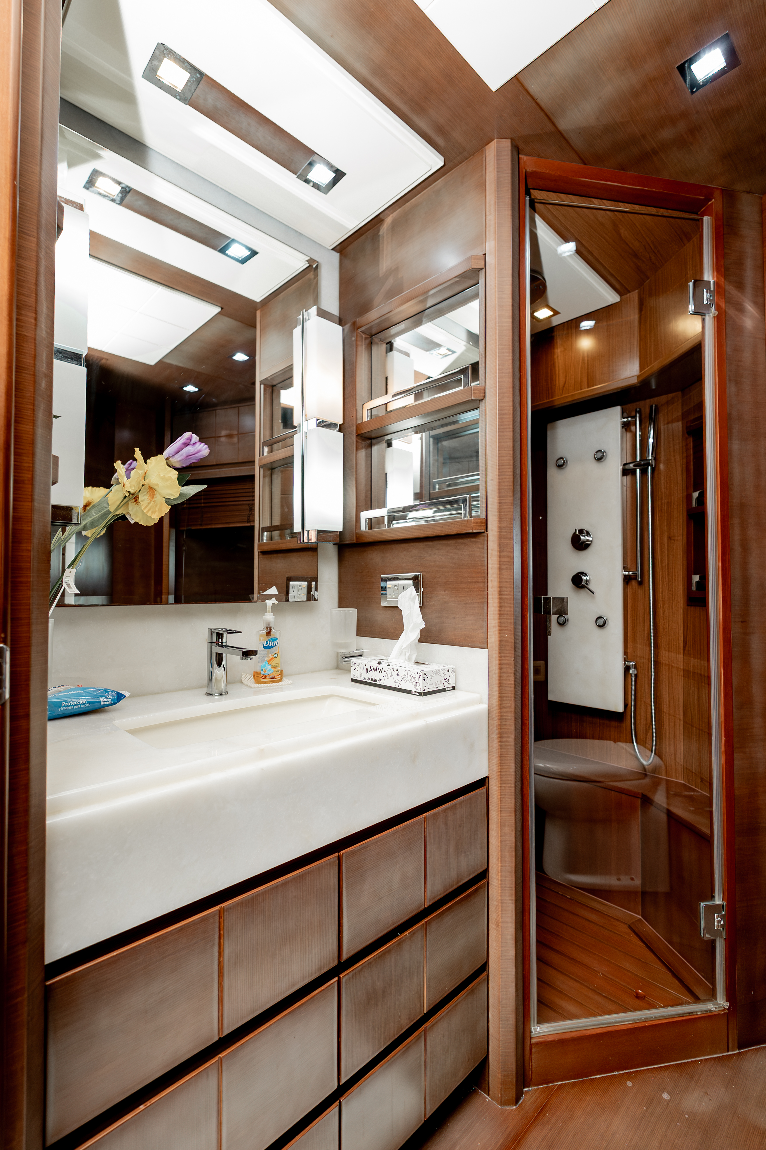 95ft Azimut yacht rental Miami - premium amenities and entertainment system